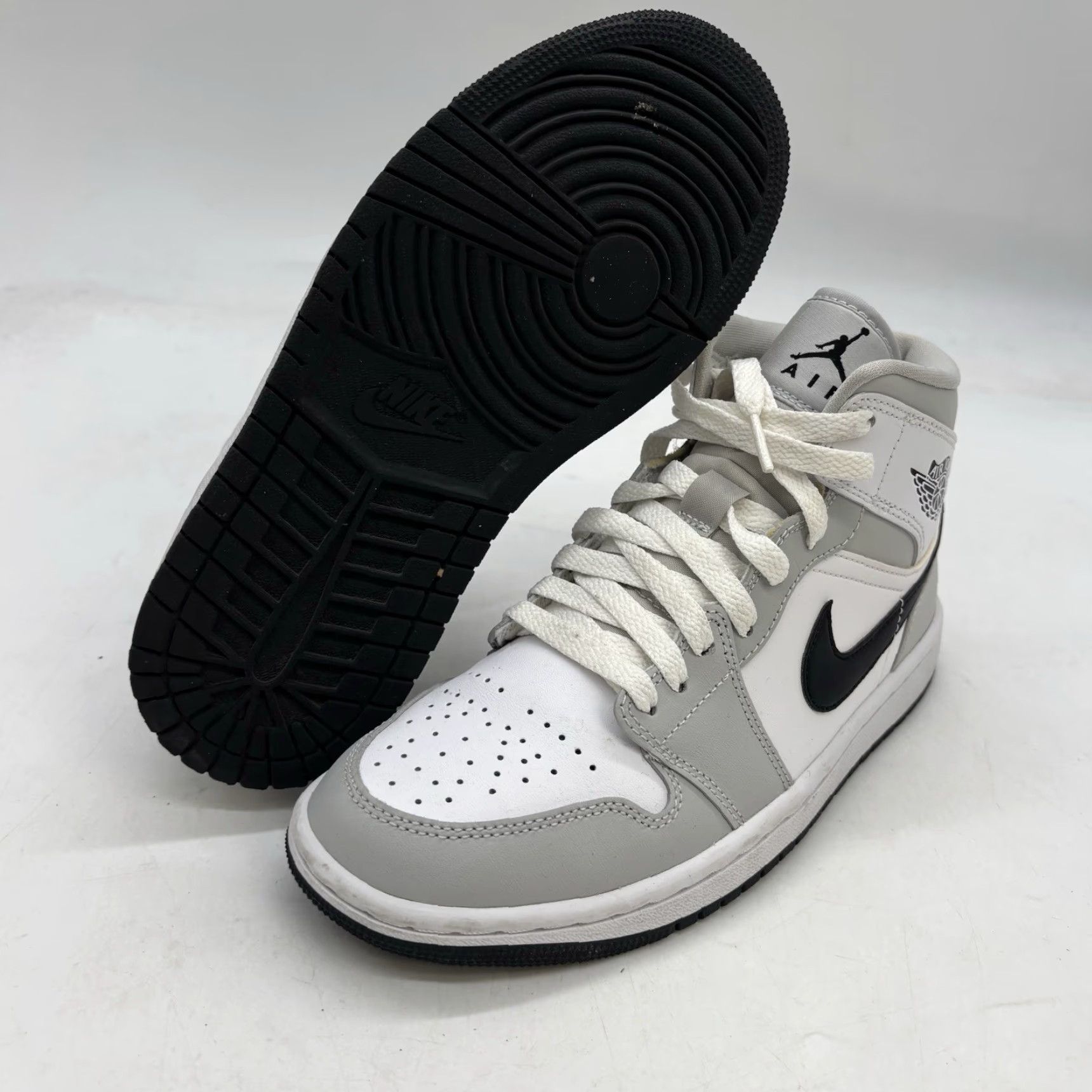 Jordan Brand Nike Air Jordan 1 Mid Light Smoke Grey Fog BQ6472-015 Size 7 Women's 5.5 Men Size US 7 / IT 37 - 2 Thumbnail