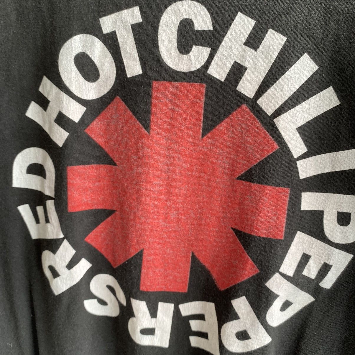 Band Tees Vintage Red Hot Chilipeppers 2016 big logo rock band tee Size US M / EU 48-50 / 2 - 3 Thumbnail