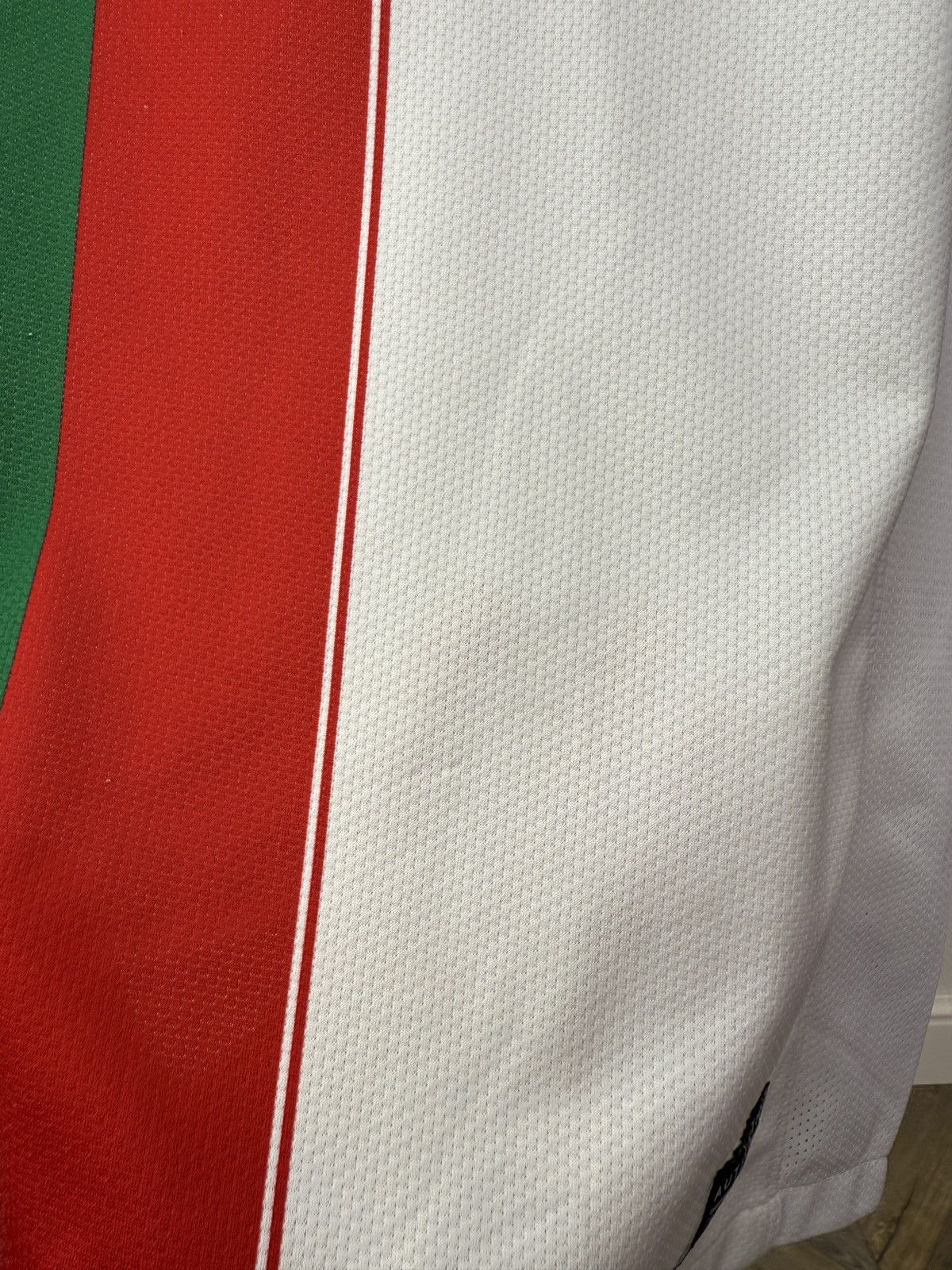 Nike PORTUGAL 2010 2011 AWAY FOOTBALL SHIRT SOCCER JERSEY Size US M / EU 48-50 / 2 - 11 Thumbnail