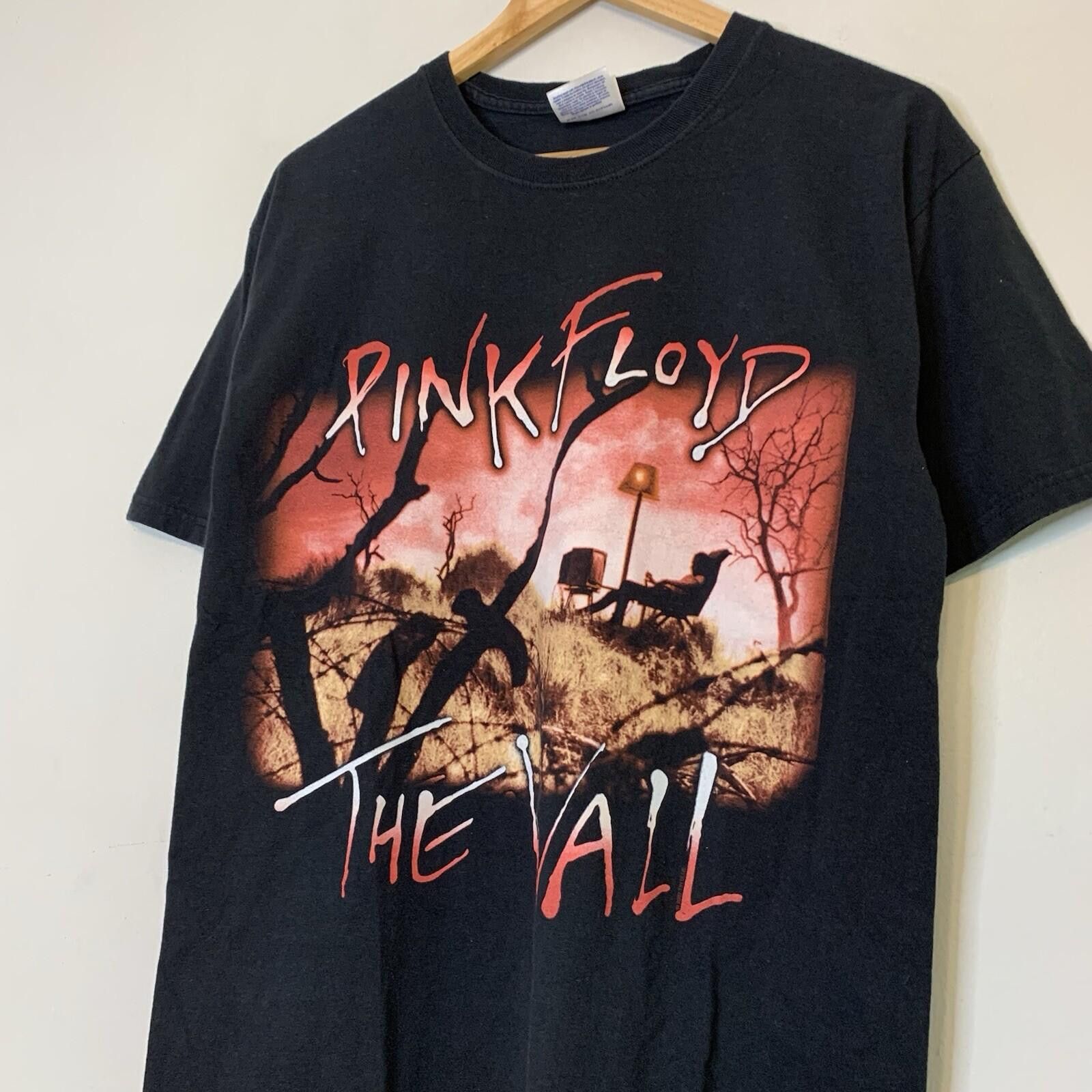 Vintage Vintage Pink Floyd The Wall Graphic Band Shirt Black Size M Size US M / EU 48-50 / 2 - 2 Thumbnail