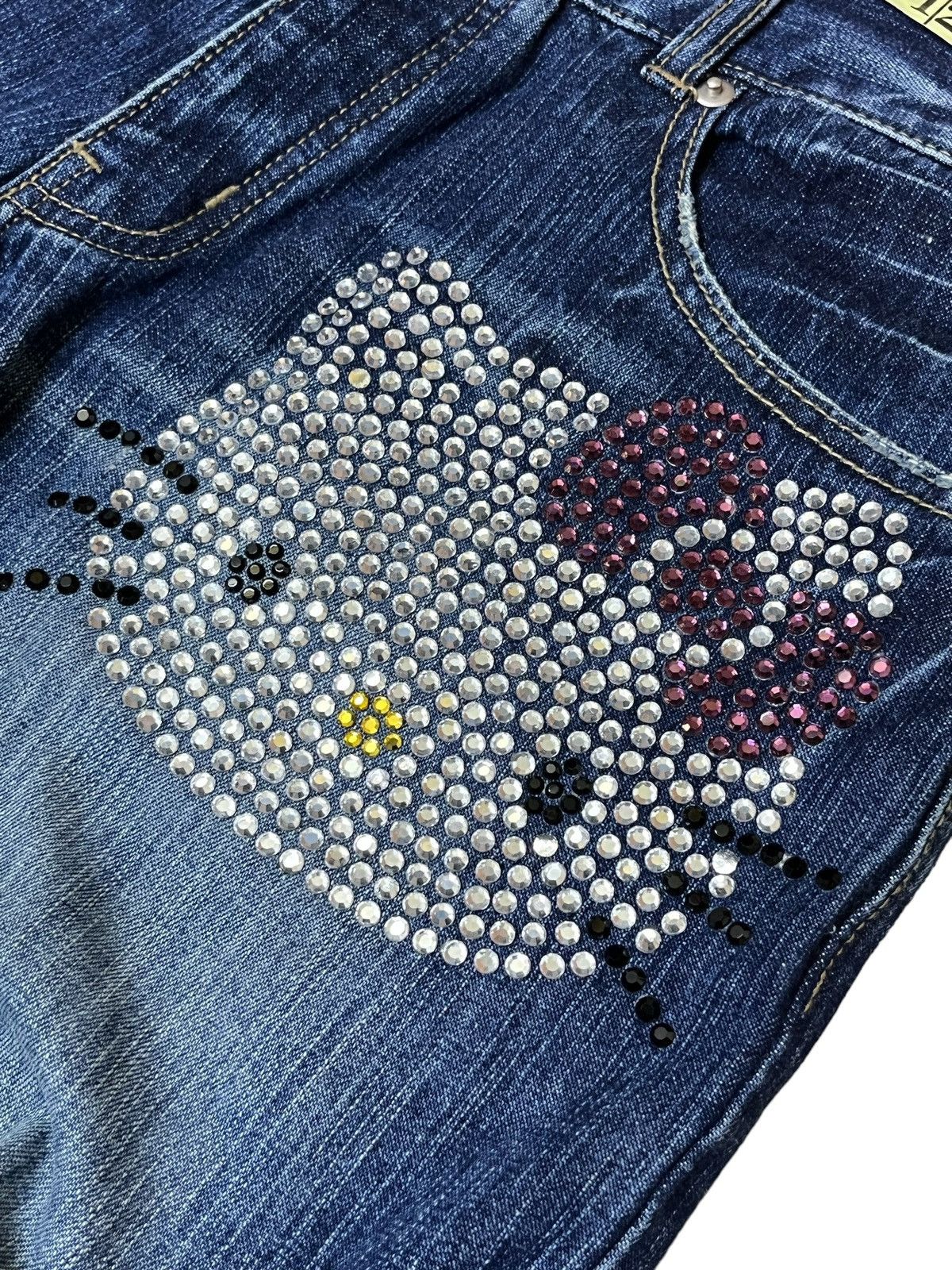 Anime VINTAGE HELLO KITTY SEQUINS LOGO 2006 LOWRISE WIDE LEG JEANS Size US 32 / EU 48 - 6 Thumbnail