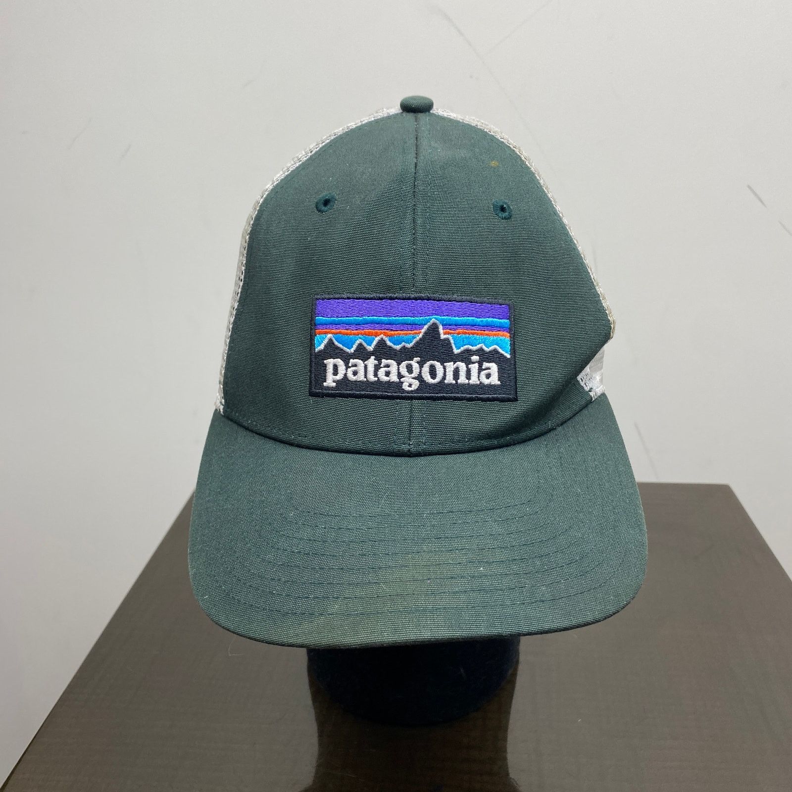 Patagonia Patagonia P-6 Logo Mesh Trucker Hat Snapback Gorpcore Size ONE SIZE - 2 Thumbnail