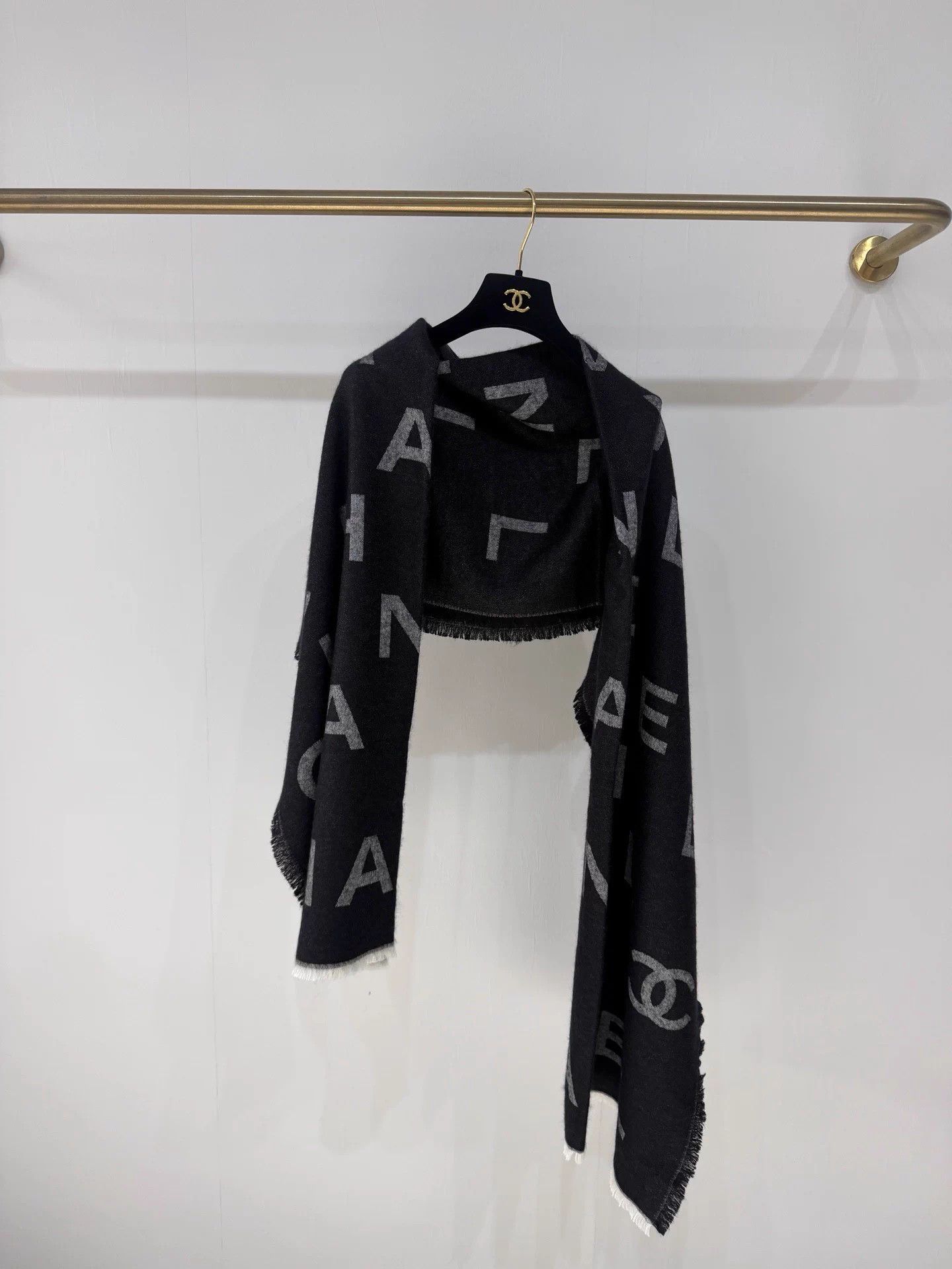 Chanel Chanel 25S B-G Reversible Logo Silk-Cashmere Scarf Size ONE SIZE - 5 Thumbnail