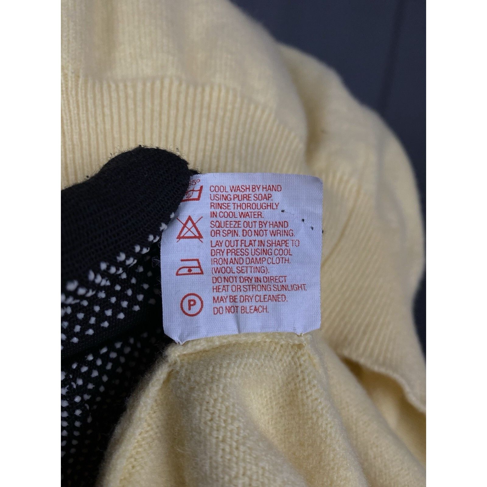 Burberry Burberry Big Logo Vintage Men's Yellow Wool V-Neck Sweater S Size US M / EU 48-50 / 2 - 11 Thumbnail