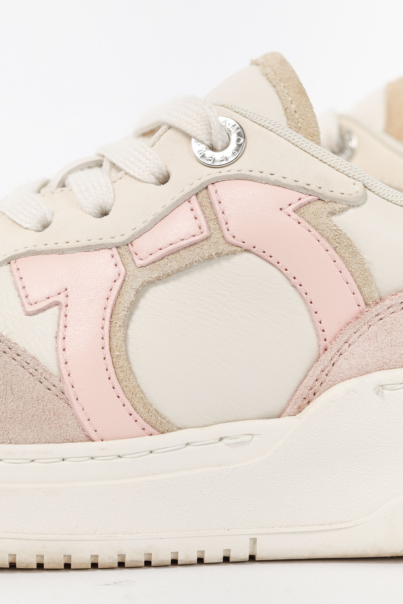 Salvatore Ferragamo Ferragamo Dania Cream Gancini Lace-Up Leather Sneakers Size US 5 / IT 35 - 8 Thumbnail