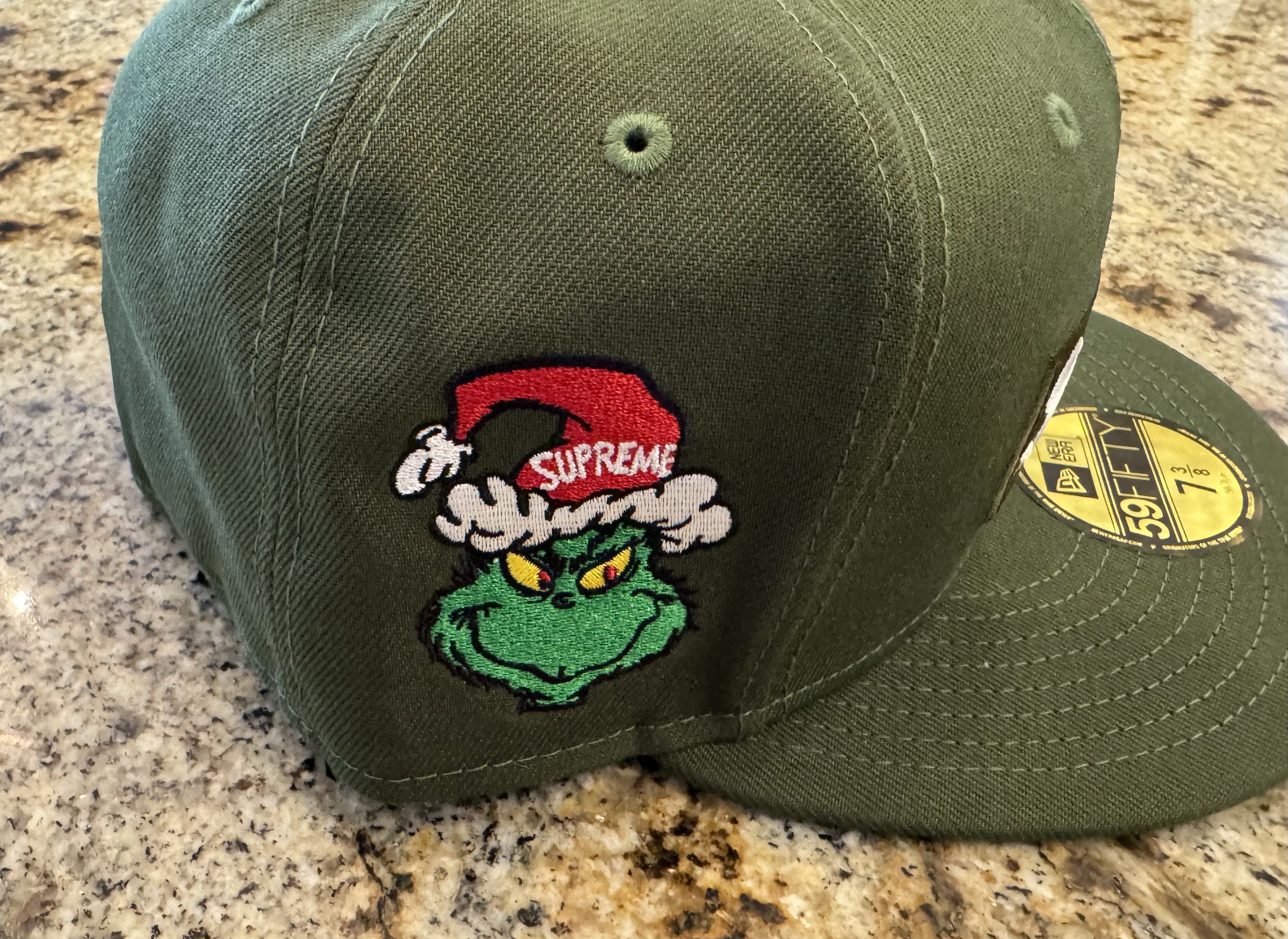 Supreme Supreme Grinch New Era Box Logo Fitted Hat Size ONE SIZE - 3 Thumbnail