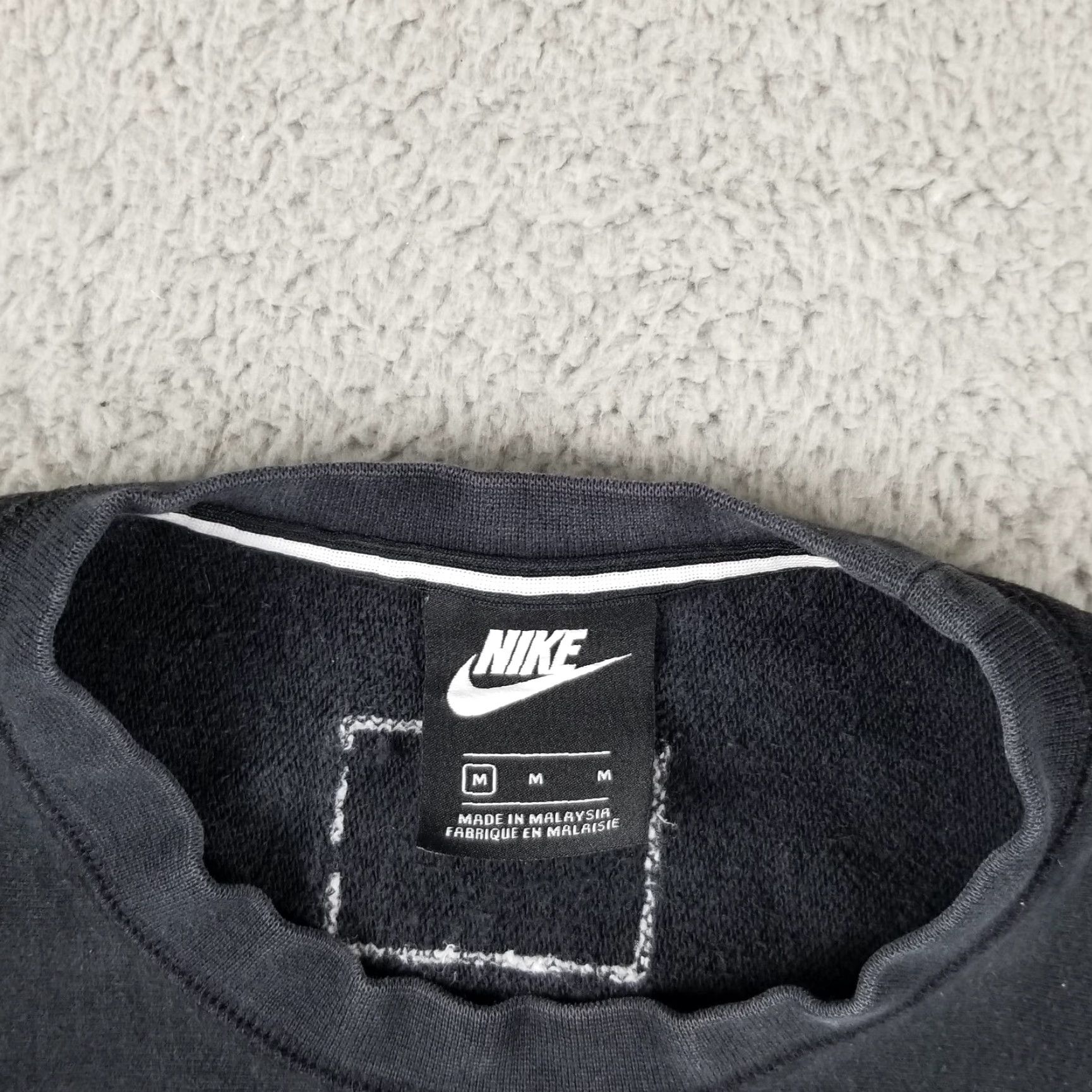 Nike Nike Sportswear Black Crew Sweatshirt Women Medium Casual Athleisure Graphic Print Size M / US 6-8 / IT 42-44 - 2 Thumbnail