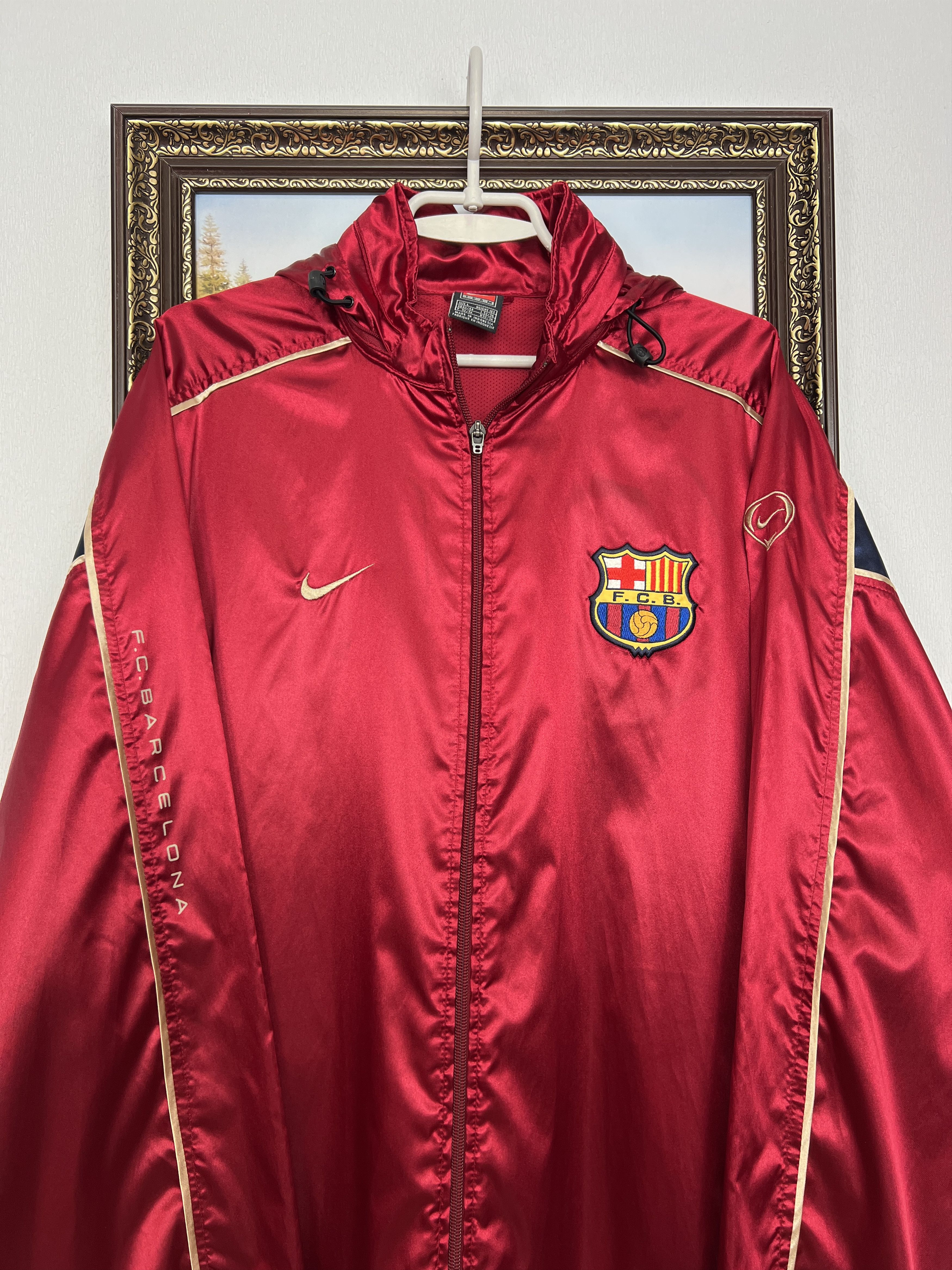 Nike Vintage Nike FC Barcelona Nylon Red Jacket Soccer Size US L / EU 52-54 / 3 - 2 Thumbnail