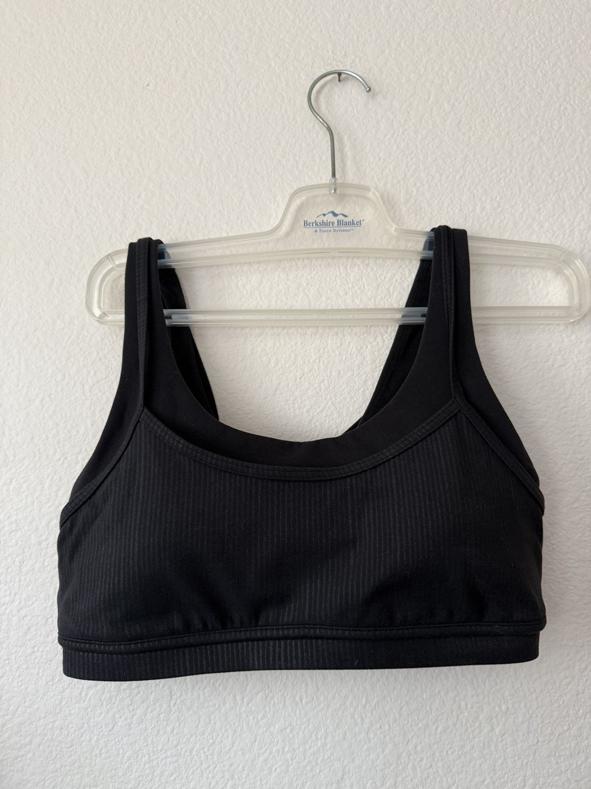 Lululemon Lululemon Black Sports Bra Medium Support pre loved in black Size M / US 6-8 / IT 42-44 - 1 Thumbnail