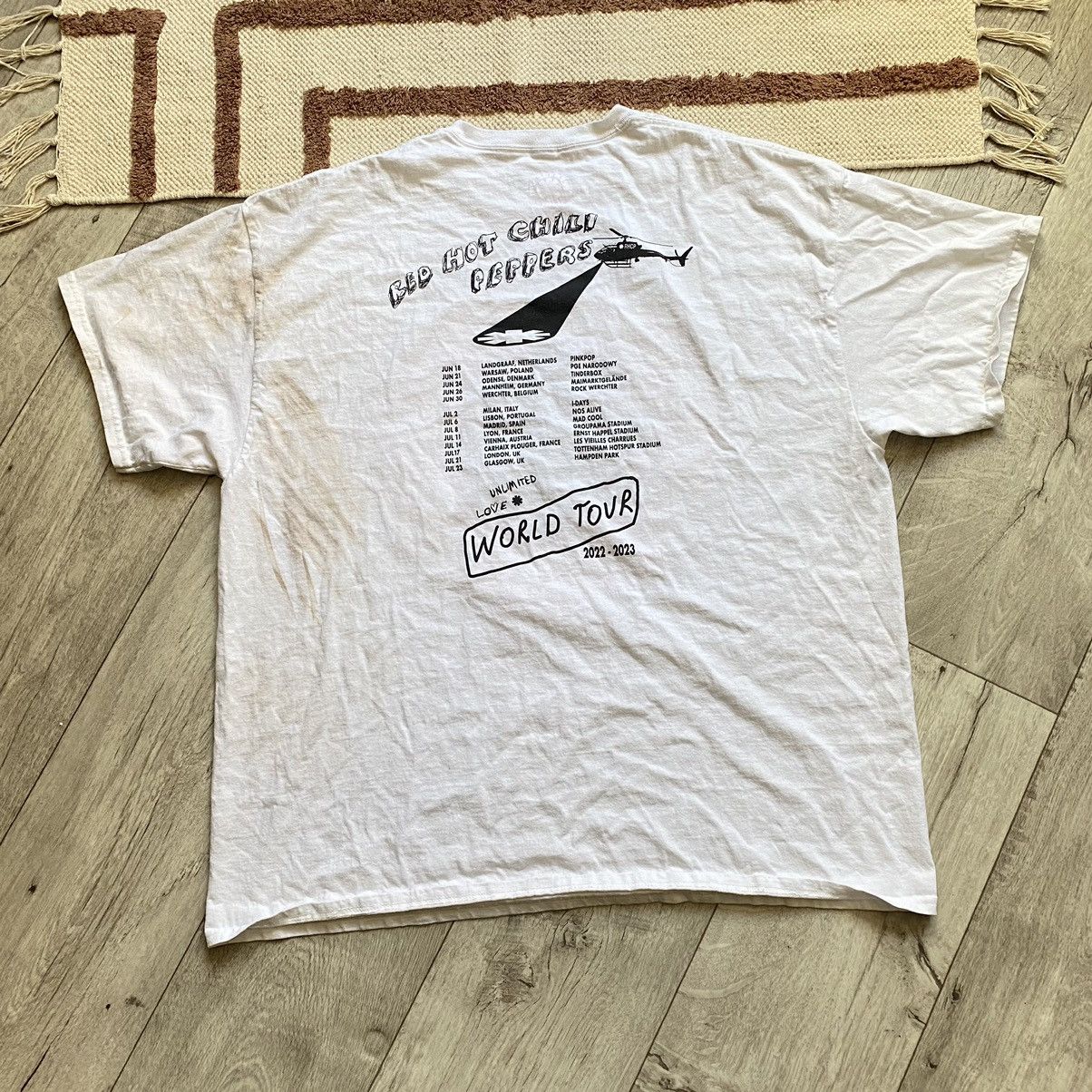 Band Tees RED HOT CHILI PEPPERS 2022-23 WORLD TOUR BIG LOGO T SHIRT Size US XXL / EU 58 / 5 - 2 Thumbnail