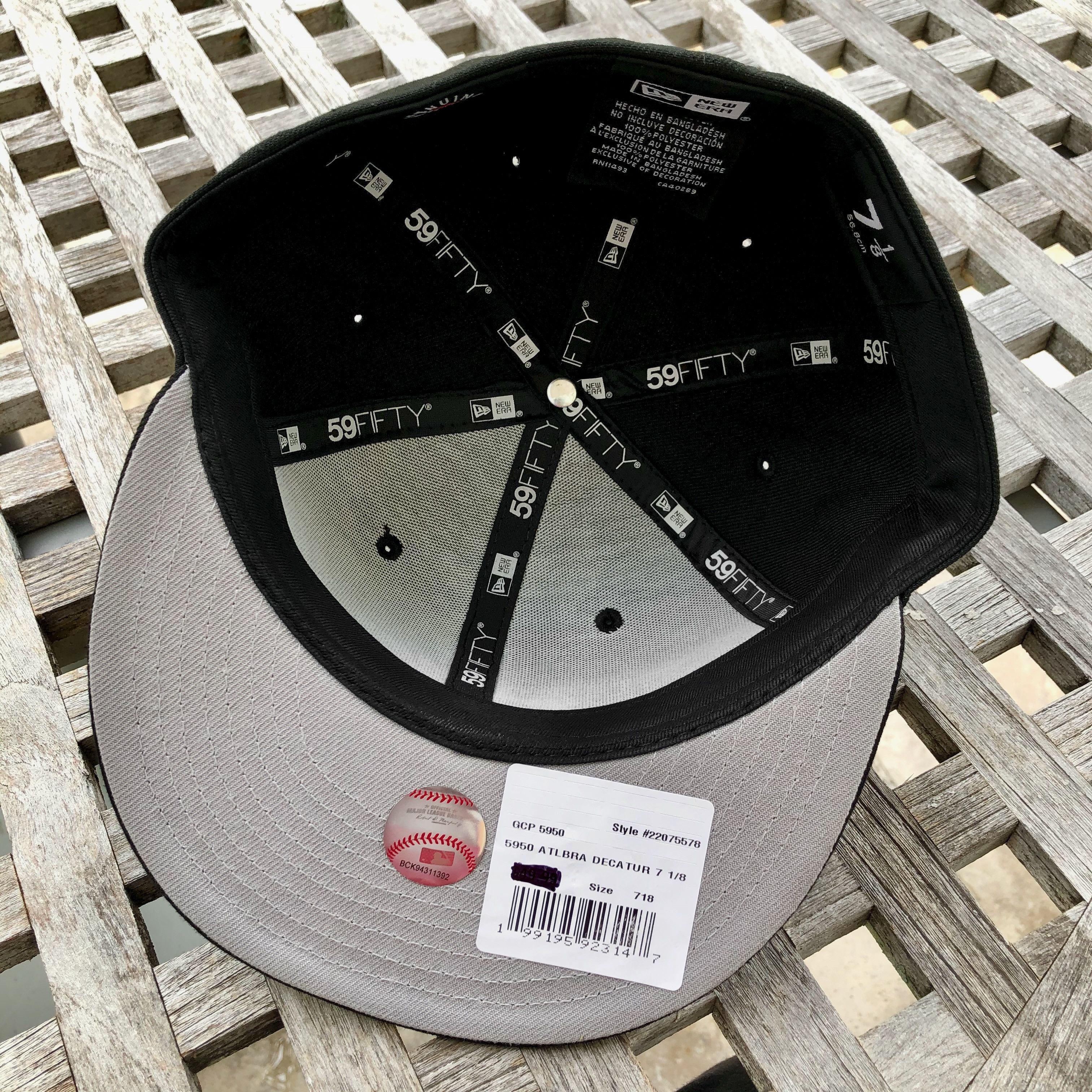 New Era Atlanta Braves Decatur Script Blackout 59FIFTY Hat 7 1/8 Size ONE SIZE - 4 Thumbnail