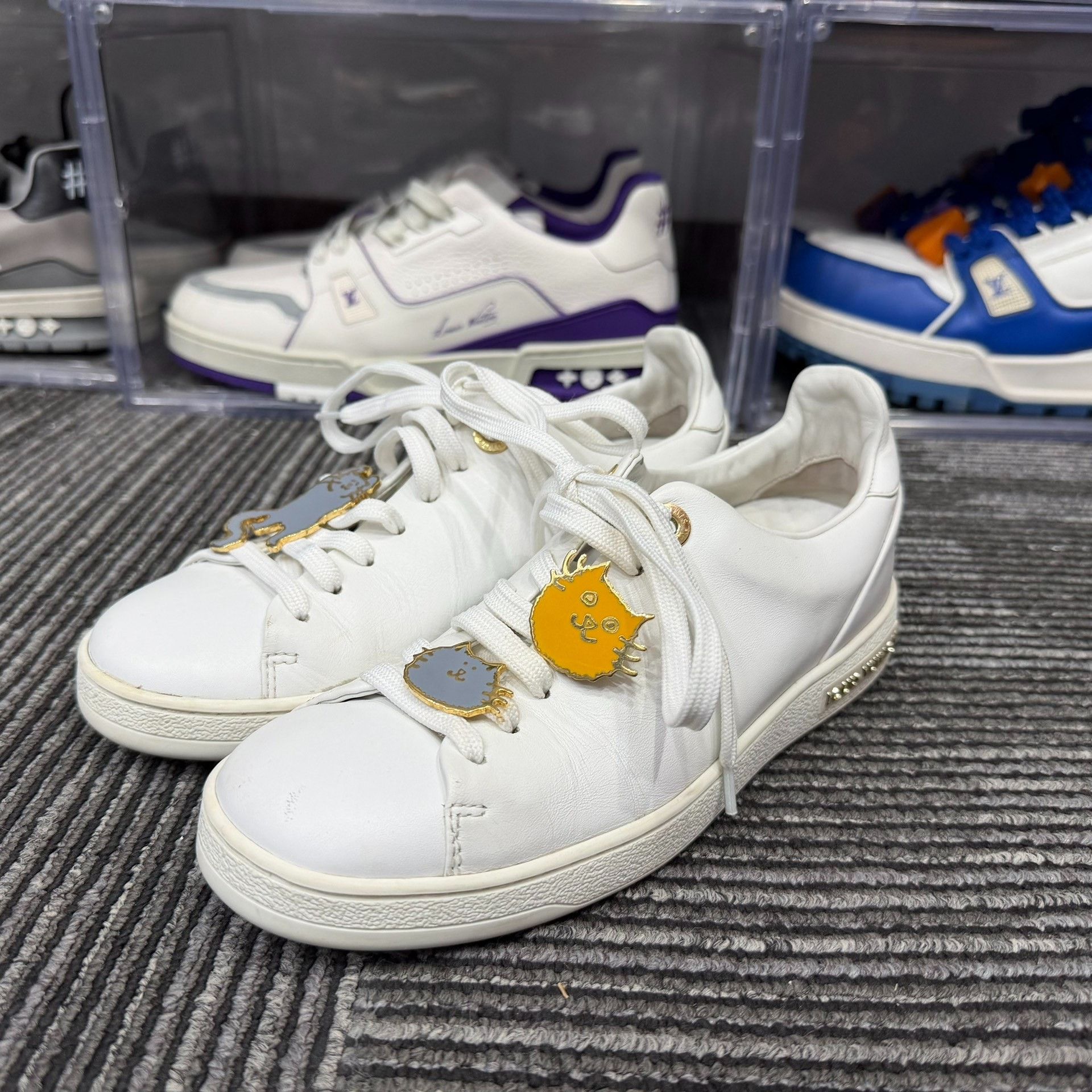 Louis Vuitton Louis Vuitton White Lowtop Sneakers us_5 Women Size US 5 / IT 35 - 1 Thumbnail