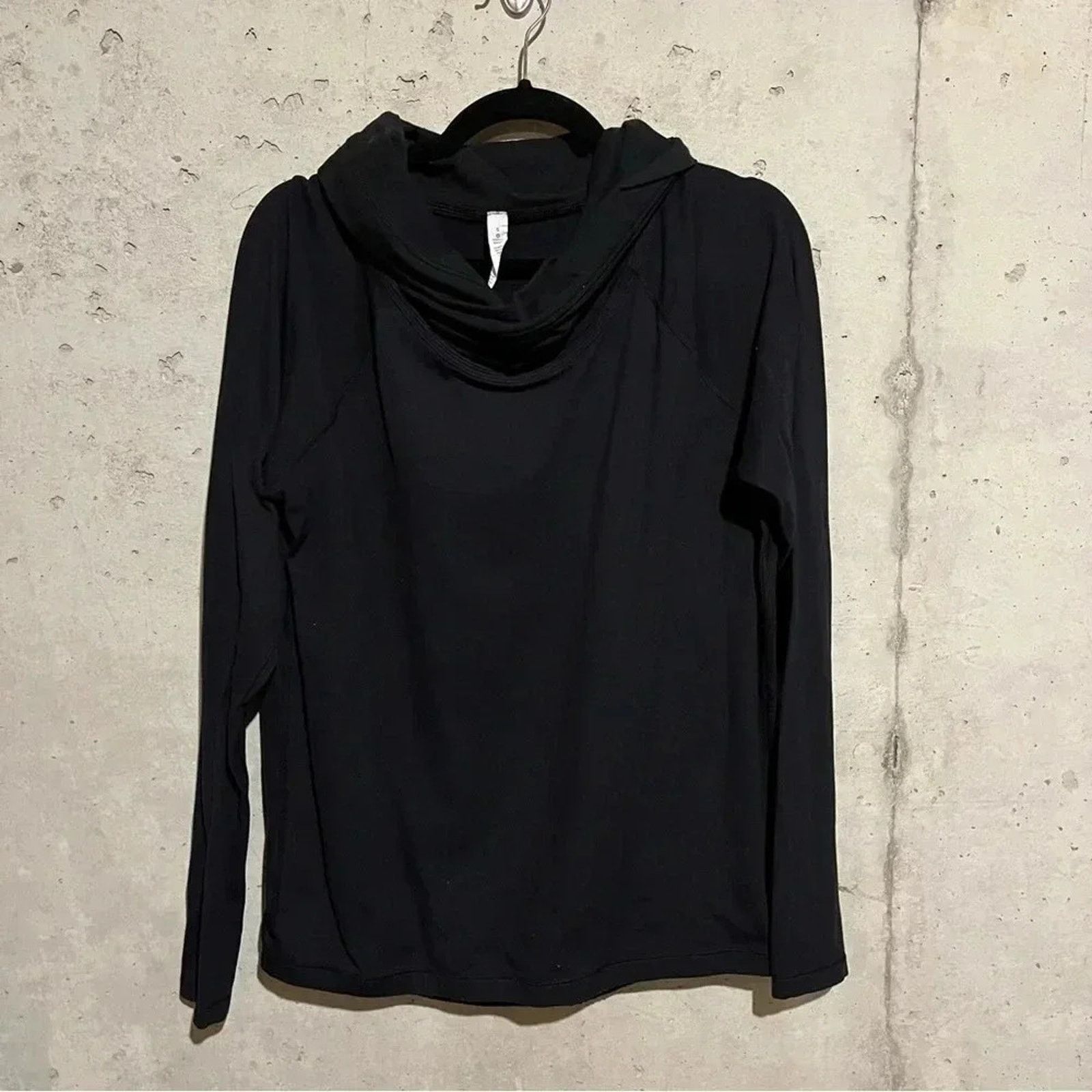 Lululemon Lululemon Healthy Heart Pullover in Black Size 6 Size M / US 6-8 / IT 42-44 - 1 Thumbnail