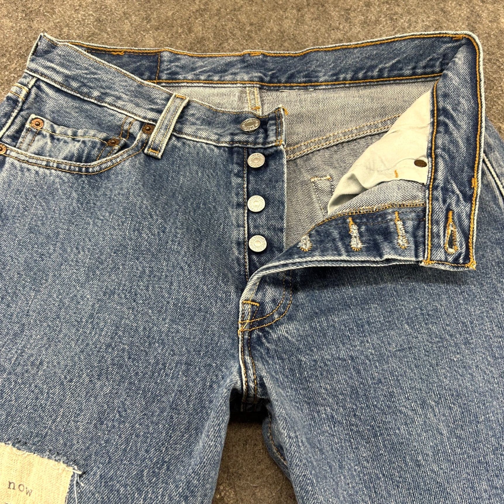 Levi's VINTAGE Levi's 501 Jeans Mens 30x30 Blue Regular Straight Medium Wash 2000s Y2K Size US 30 / EU 46 - 2 Thumbnail