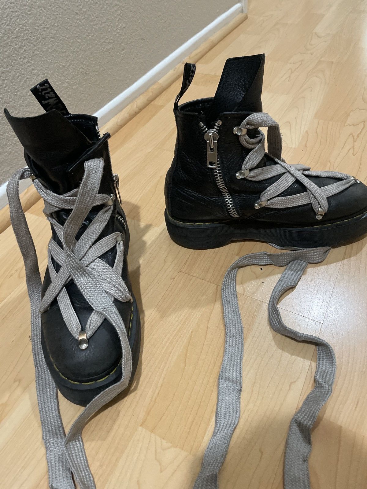 Rick Owens Rick owens pentagram doc martin Size US 9 / EU 42 - 3 Thumbnail