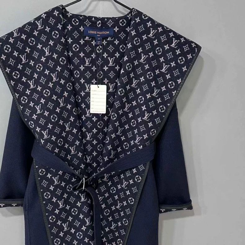 Louis Vuitton Louis Vuitton Navy blue bathrobe jacket with full print in Size XS / US 0-2 / IT 36-38 - 2 Thumbnail