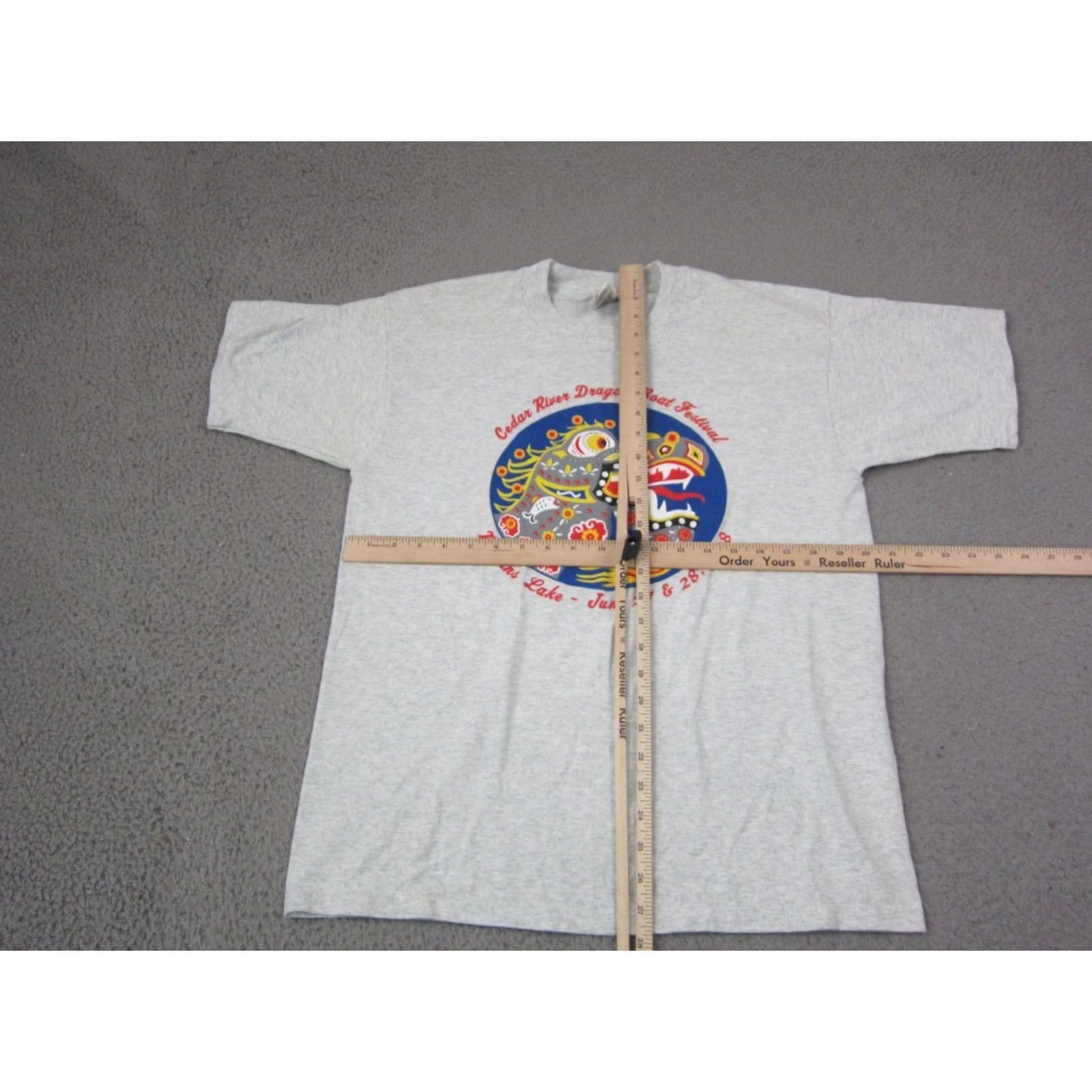 Fruit Of The Loom VINTAGE Dragon Shirt Mens Large Gray Fruit of the Loom Cedar River Boat Festival Robbins Lake 90s Size US L / EU 52-54 / 3 - 4 Thumbnail