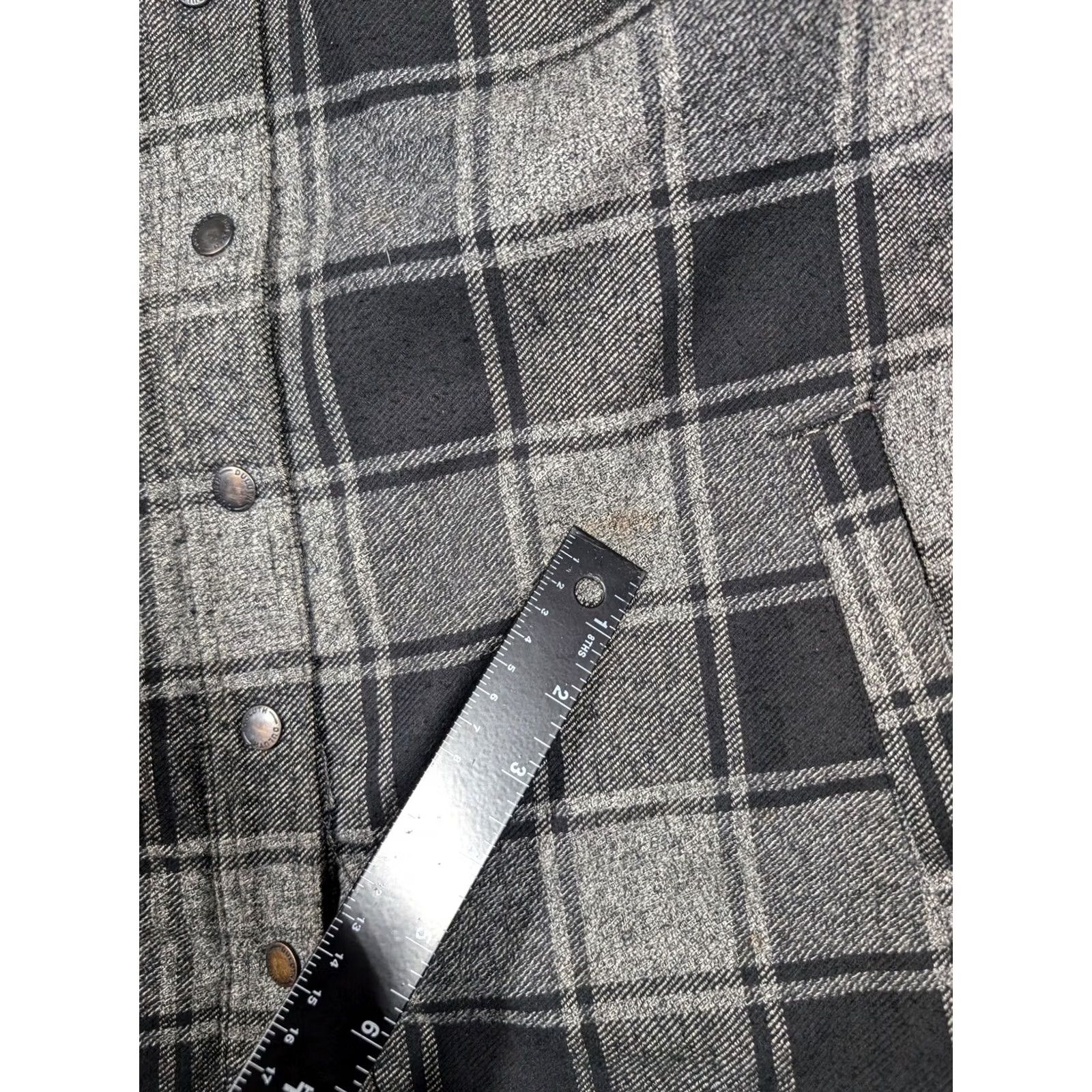 Duluth Trading Company Duluth Trading Co Jacket Mens Medium Gray Plaid Flannel Lined Quilted Shirt Coat SHACKET Snap Front Workwear Casual Mens Size US M / EU 48-50 / 2 - 5 Thumbnail