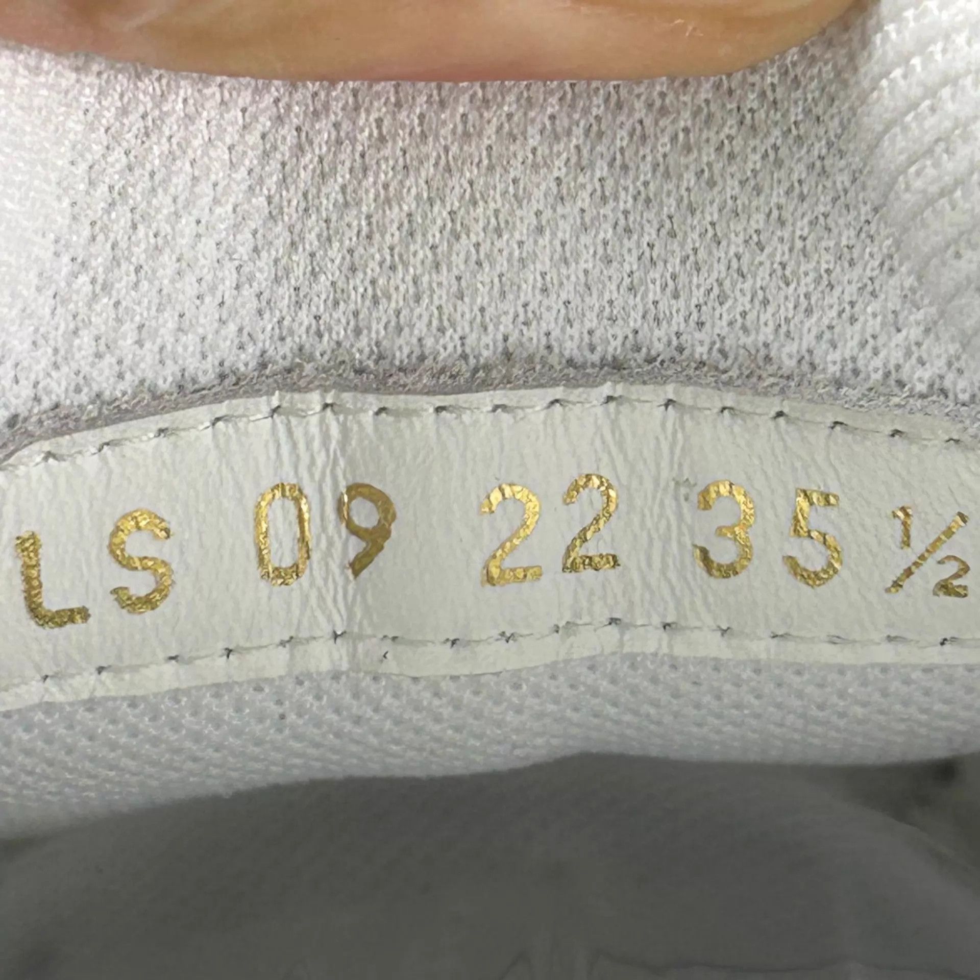 Dior Dior Star White Leather Sneakers EUR 35.5 Size US 5 / IT 35 - 7 Thumbnail