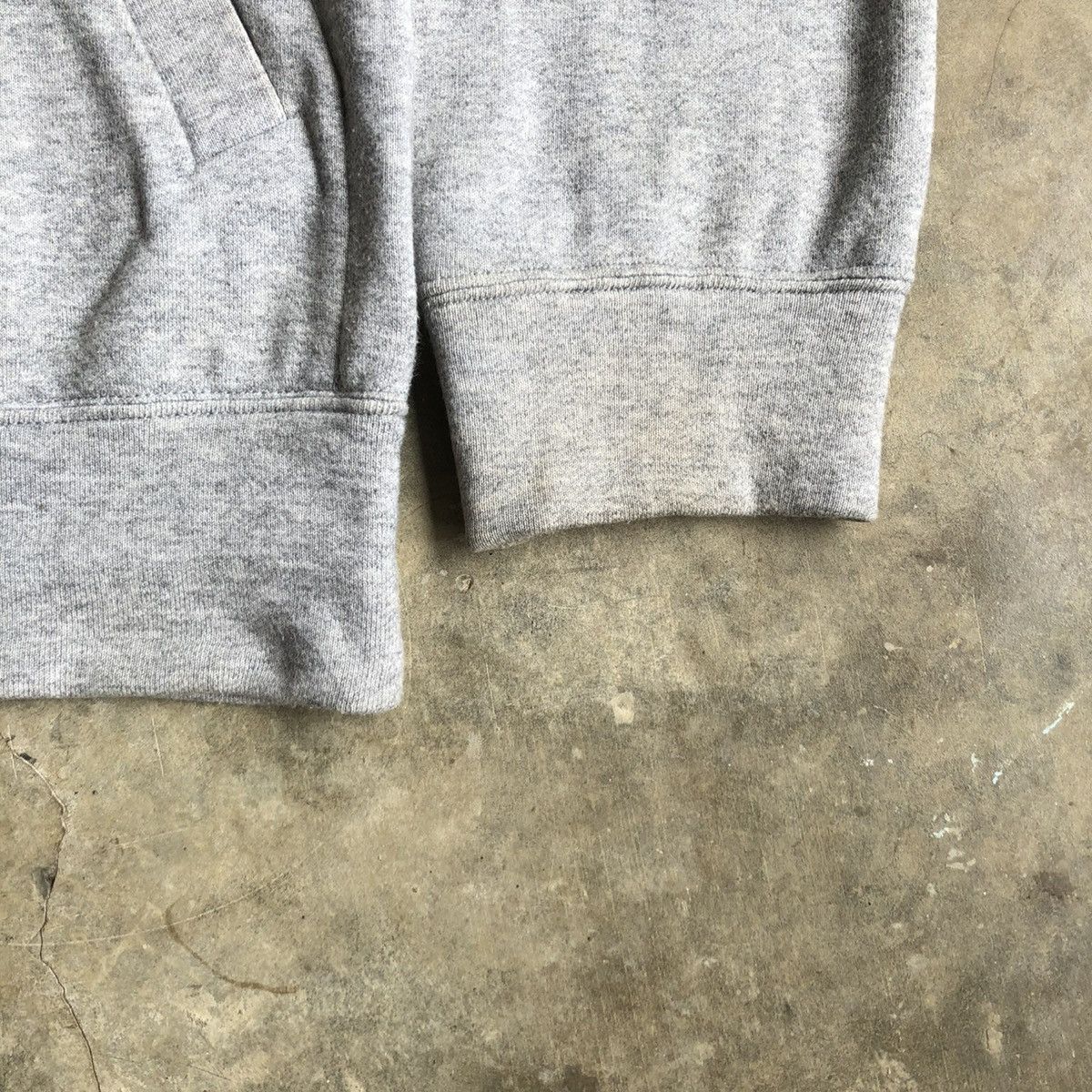 Comme des Garcons PLAY 🇯🇵AD 2017 Comme Des Garcons Play Small Hearts Ziphoodie Grey Size US L / EU 52-54 / 3 - 7 Thumbnail