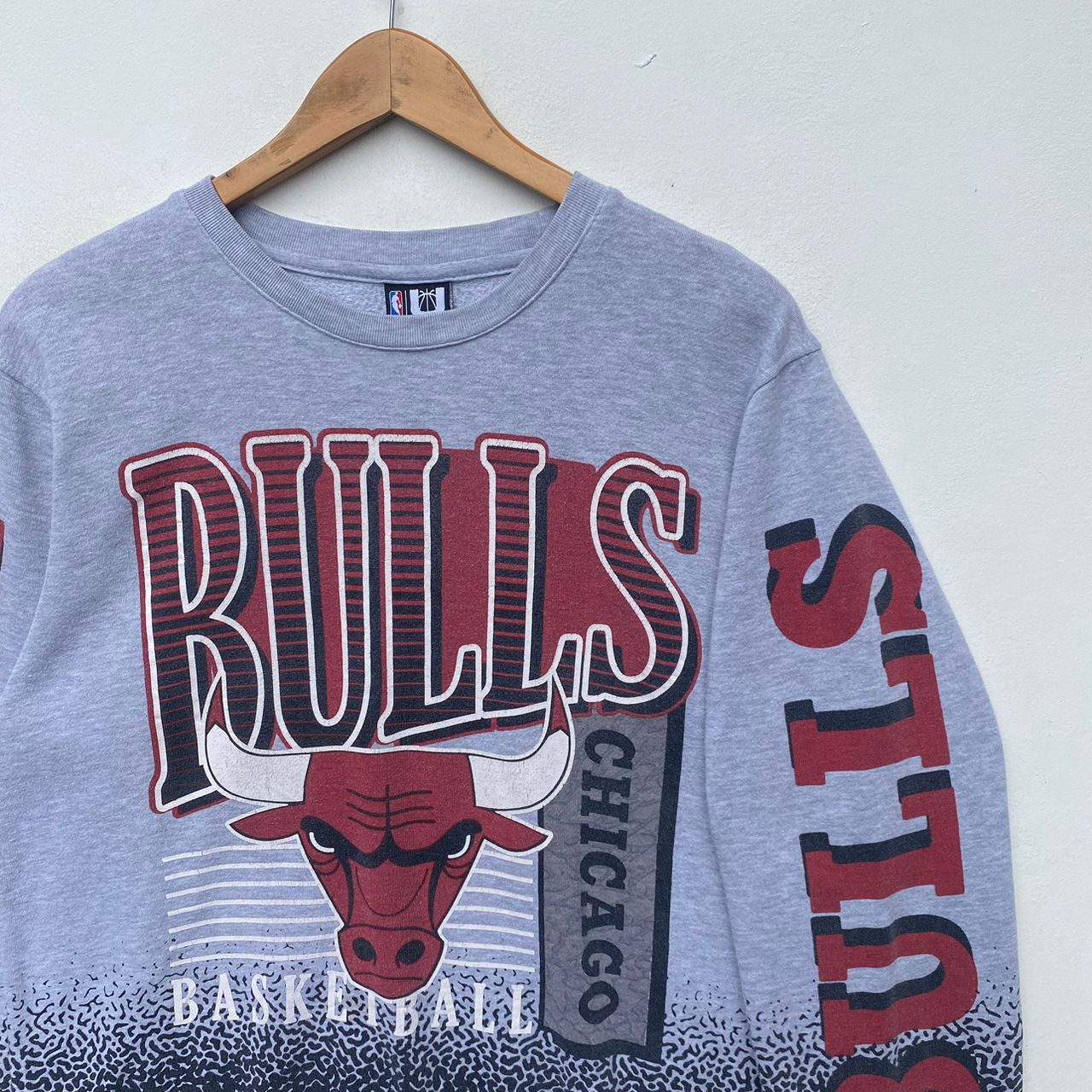 NBA CHICAGO BULLS SWEATSHIRT LARGE PULLOVER Size US L / EU 52-54 / 3 - 3 Thumbnail