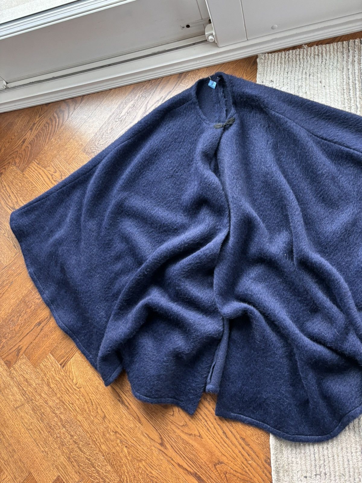 Vintage True Vintage Wool Cape Mohair Shawl British Police 1960s Size L / US 10 / IT 46 - 2 Thumbnail