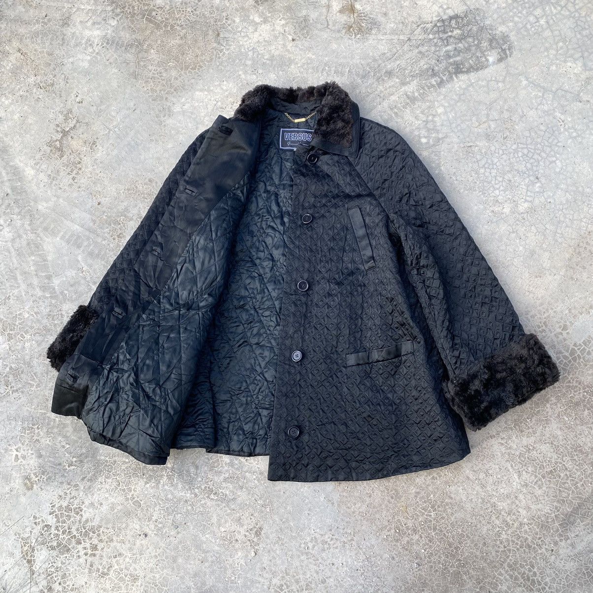 Versace Versus GIANNI VERSACE Quilted Faux Fur Collar Coat Jacket Size S / US 4 / IT 40 - 1 Thumbnail