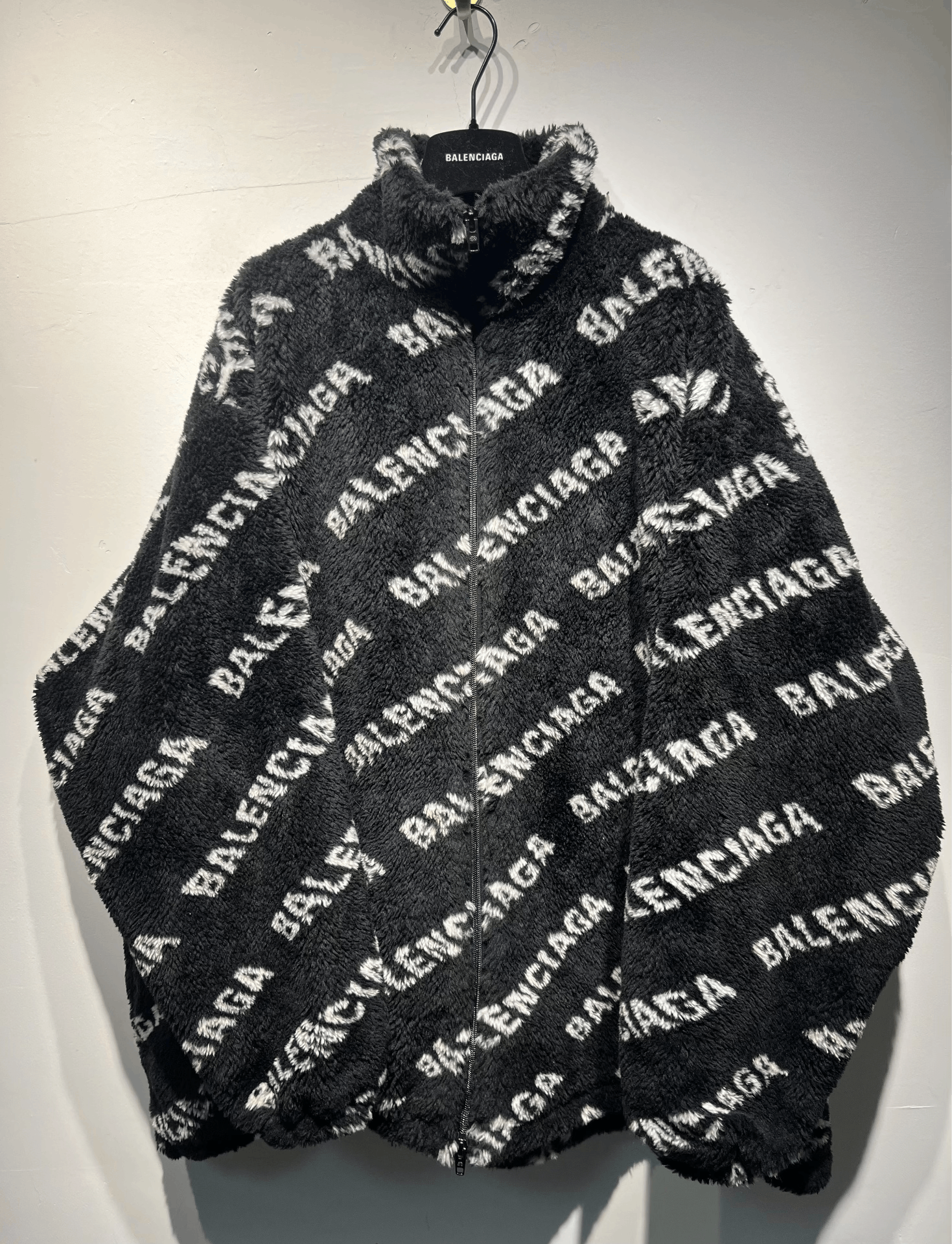 Balenciaga Balenciaga Fur Oversized Black Jacket 34 Women Size XS / US 0-2 / IT 36-38 - 1 Thumbnail