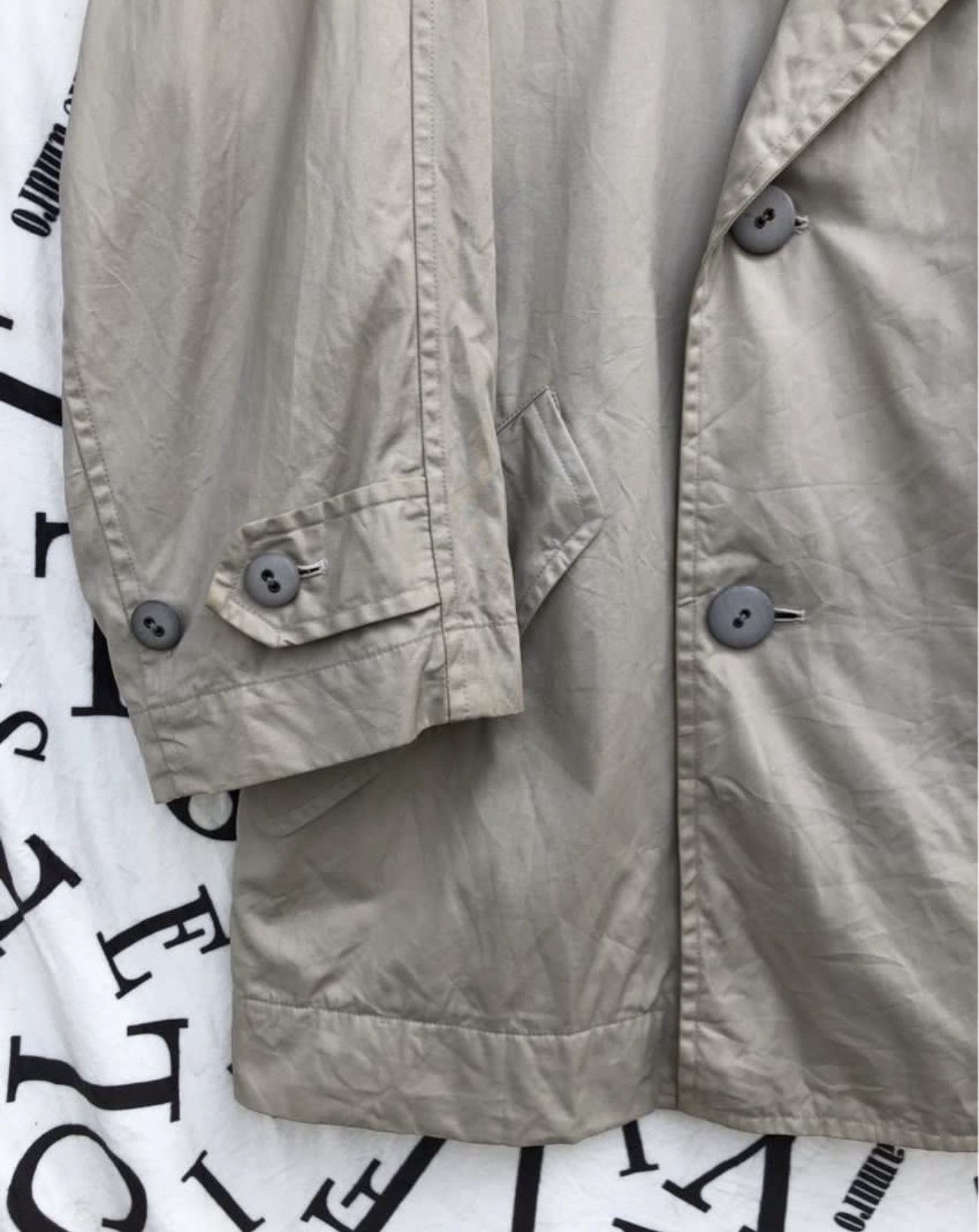 Issey Miyake 🔥A/W 1985 ISSEY MIYAKE DOUBLE-BUTTON DESIGN TRENCH COAT Size US M / EU 48-50 / 2 - 6 Thumbnail