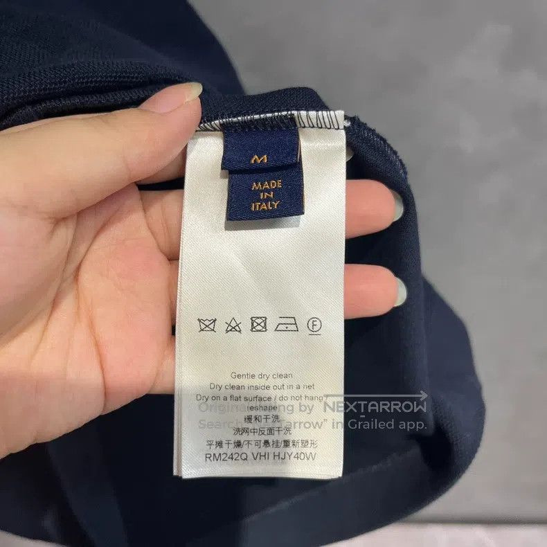 Louis Vuitton Louis Vuitton 24 latest blue solid crewneck patch pocket c Size US M / EU 48-50 / 2 - 4 Thumbnail