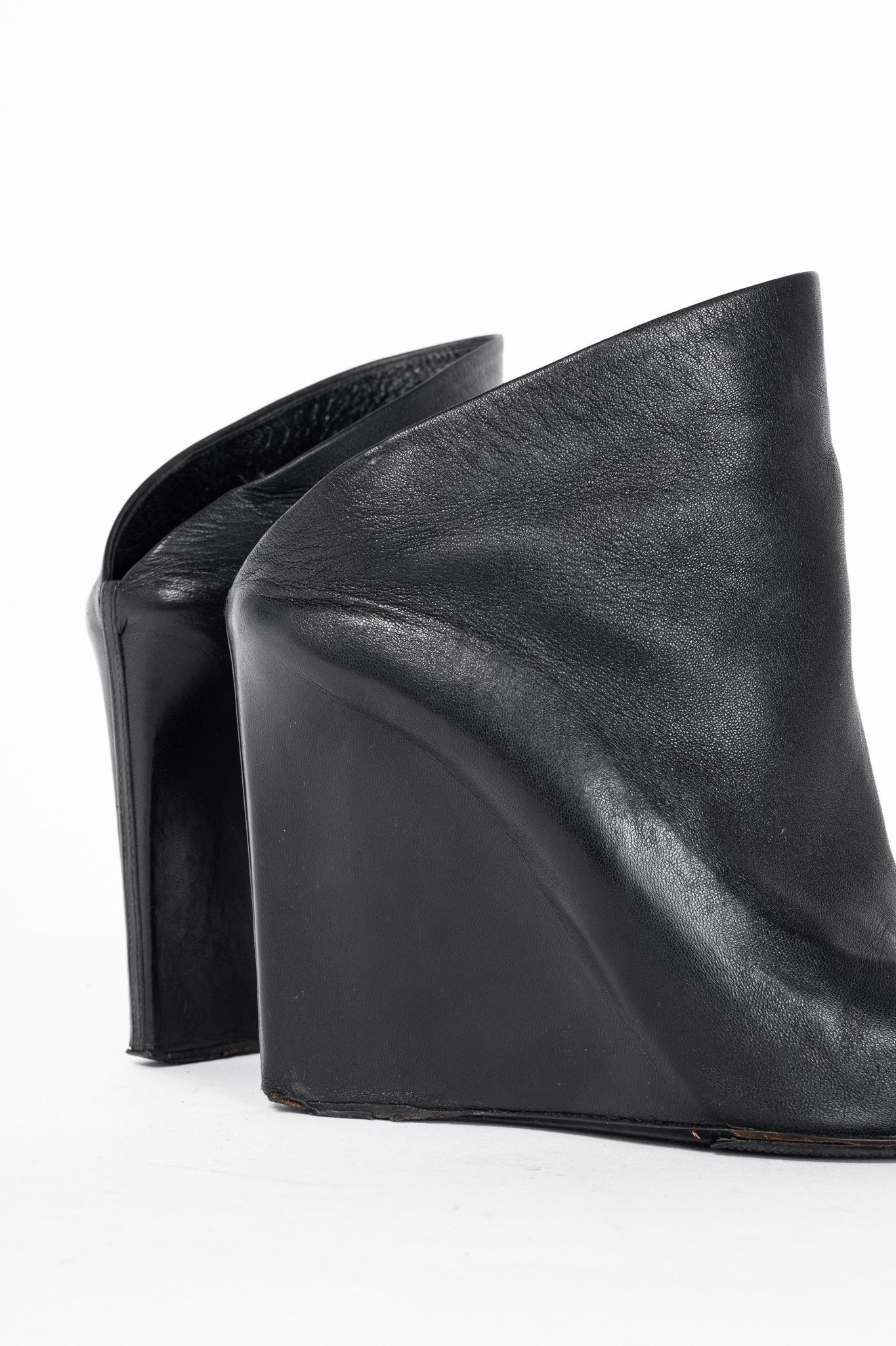 Balenciaga Balenciaga Black Leather Pointed-Toe Wedge Mules Size US 8.5 / IT 38.5 - 7 Thumbnail