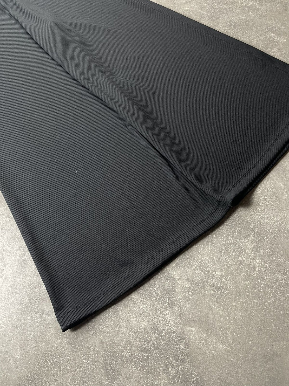 Nike Nike Black Pleated Wide-Leg Culotte Pants Tech Knit Fabric Size 28" / US 6 / IT 42 - 4 Thumbnail