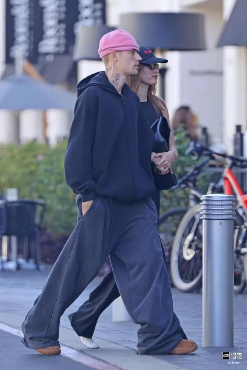 Balenciaga Balenciaga LOGO hooded zipper sweater coat at the back Size US L / EU 52-54 / 3 - 5 Thumbnail