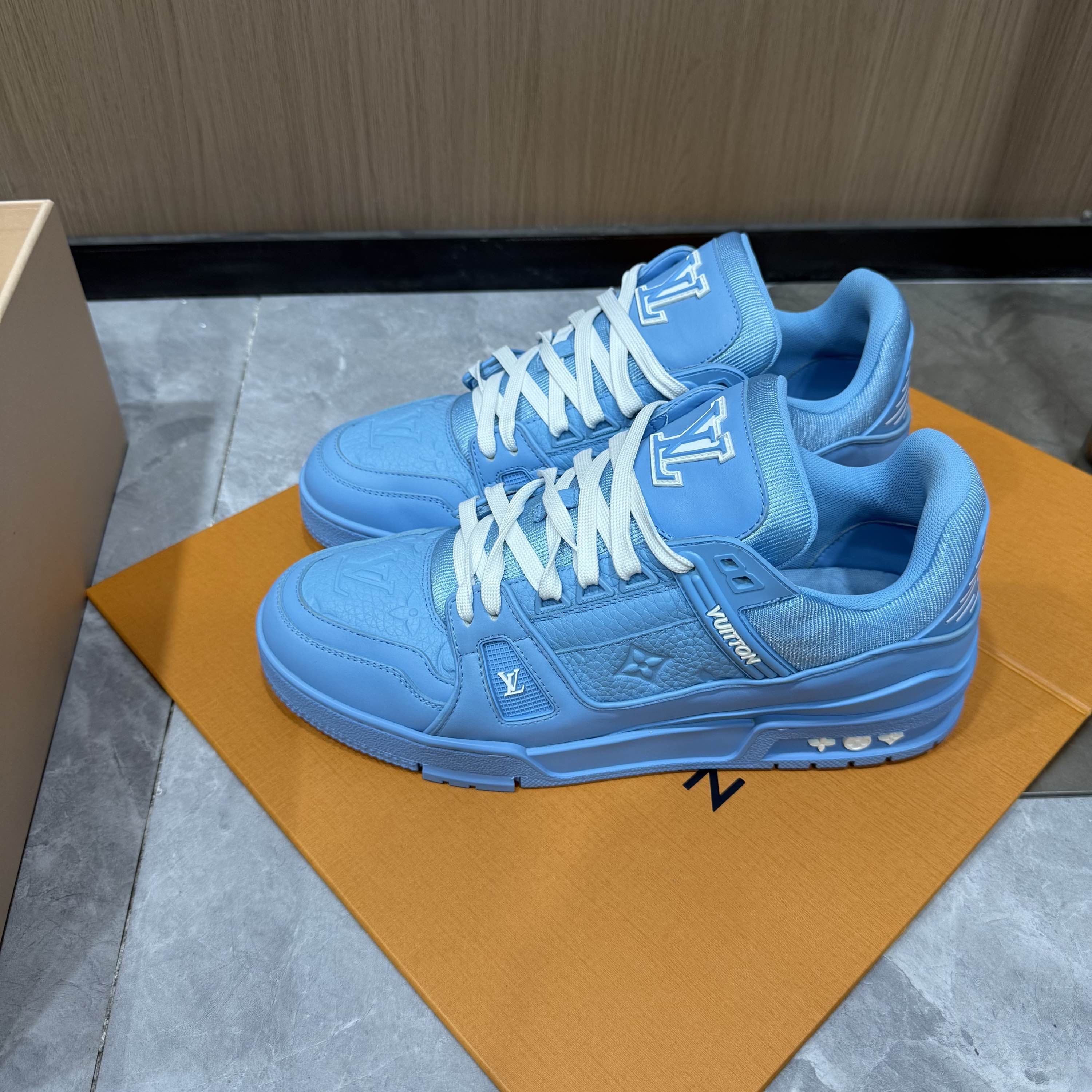 Louis Vuitton Louis Vuitton Trainer Blue Low-Top Sneakers US 9 Size US 9 / EU 42 - 1 Thumbnail