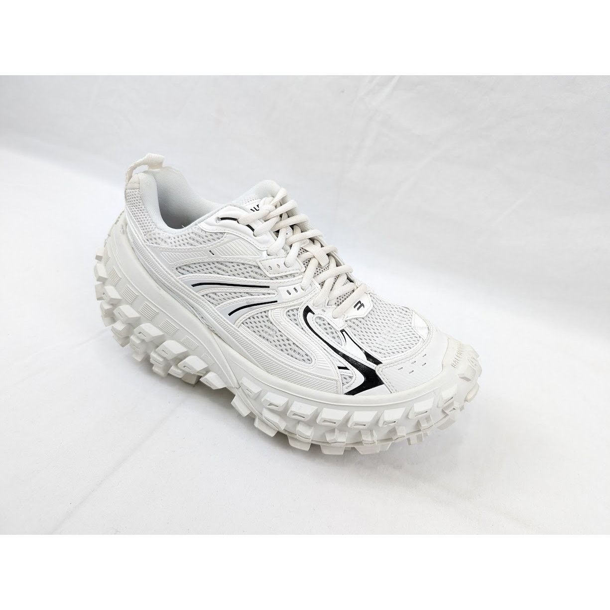 Balenciaga o1rshd1 Contrast Defender Bouncer in Eggshell/Black Size US 8 / EU 41 - 2 Thumbnail