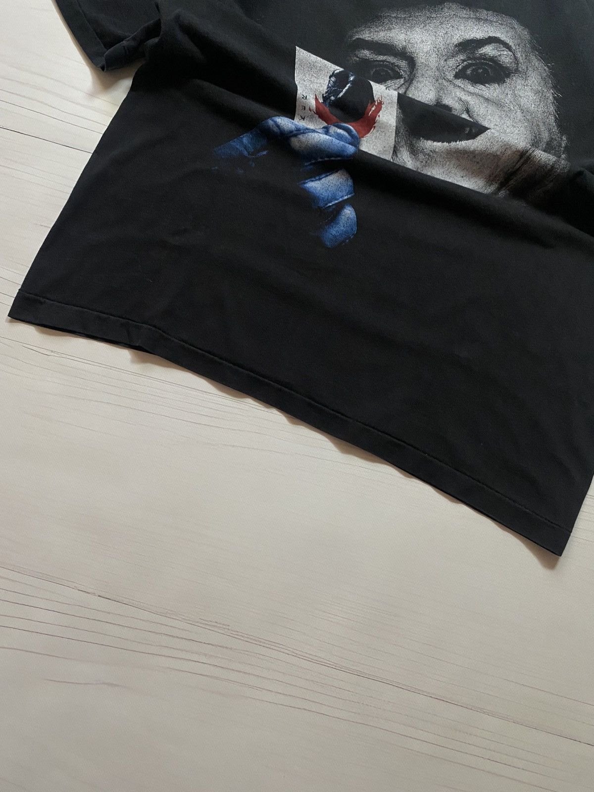 Vintage Vintage Joker 90’s Flybeans Card Batman faded y2k t shirt Size US XL / EU 56 / 4 - 6 Thumbnail