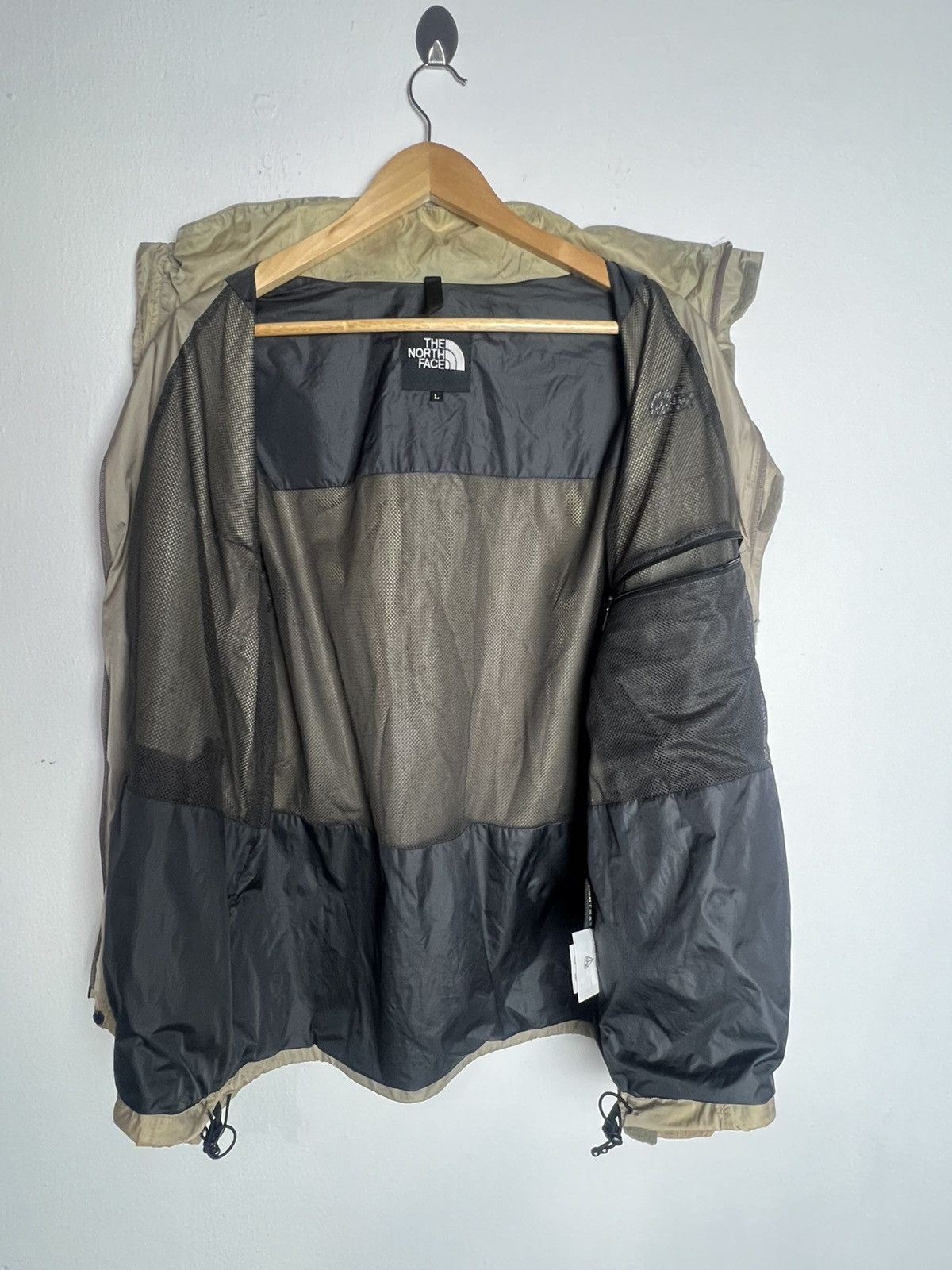 The North Face The North Face Nylon Windbreaker Jacket with Hoodie Size US L / EU 52-54 / 3 - 3 Thumbnail