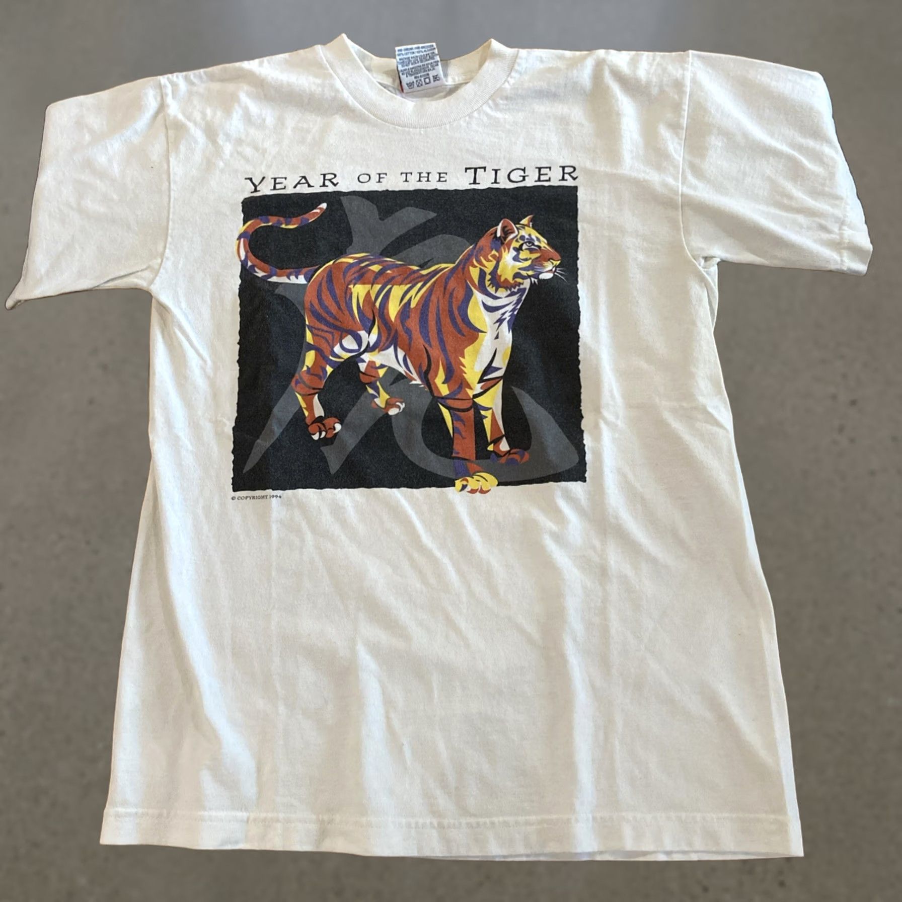 Vintage VINTAGE 1994 Year of the Tiger Chinese New Years Zodiac Animal Medium T-Shirt Mens White Short Sleeve Anime Zodiac Shirt M White Tigers 1994 Mens Size US M / EU 48-50 / 2 - 1 Thumbnail