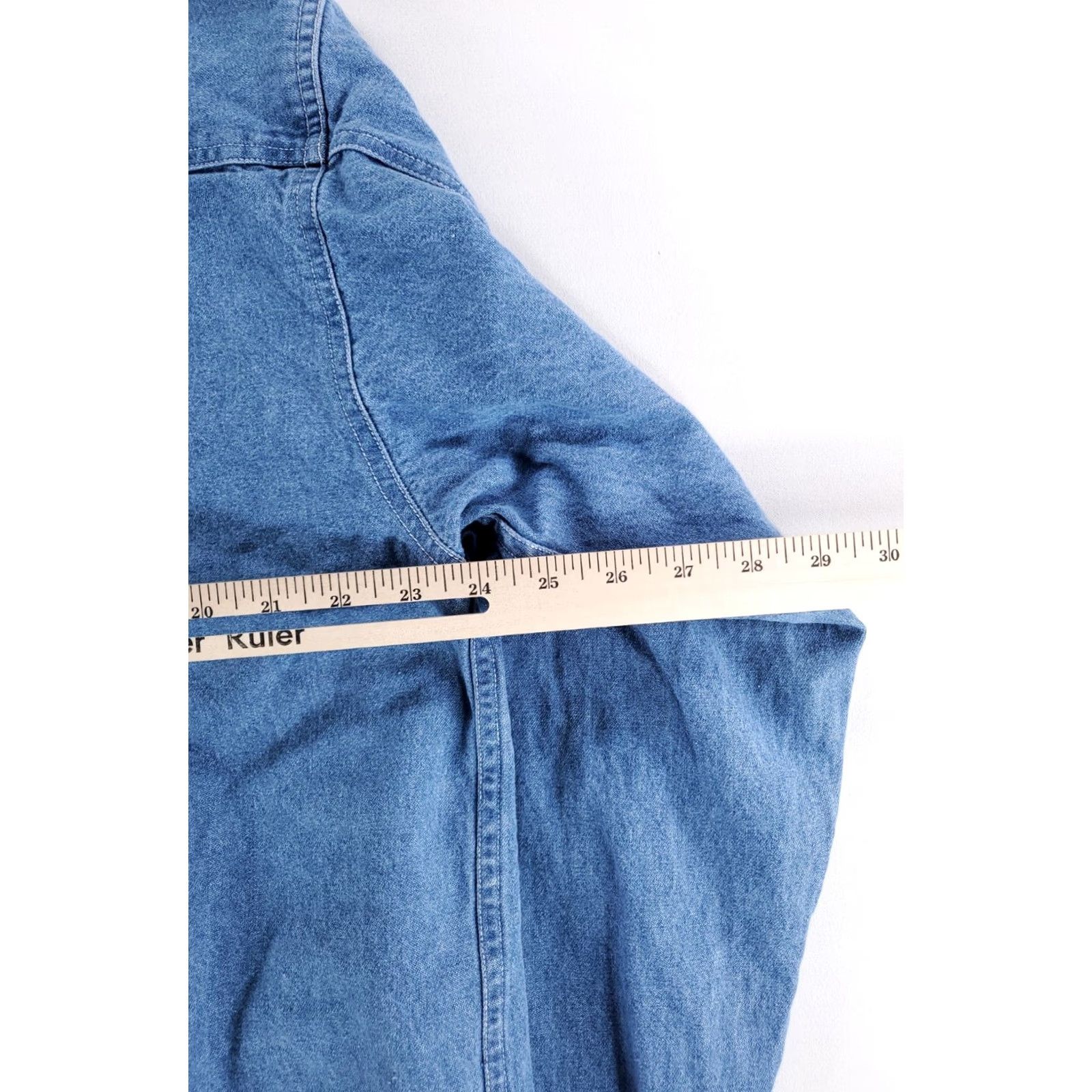Vintage VINTAGE Warner Bros Looney Tunes Denim Button-Up Shirt Embroidered Mens L Blue 90s Size US L / EU 52-54 / 3 - 7 Thumbnail