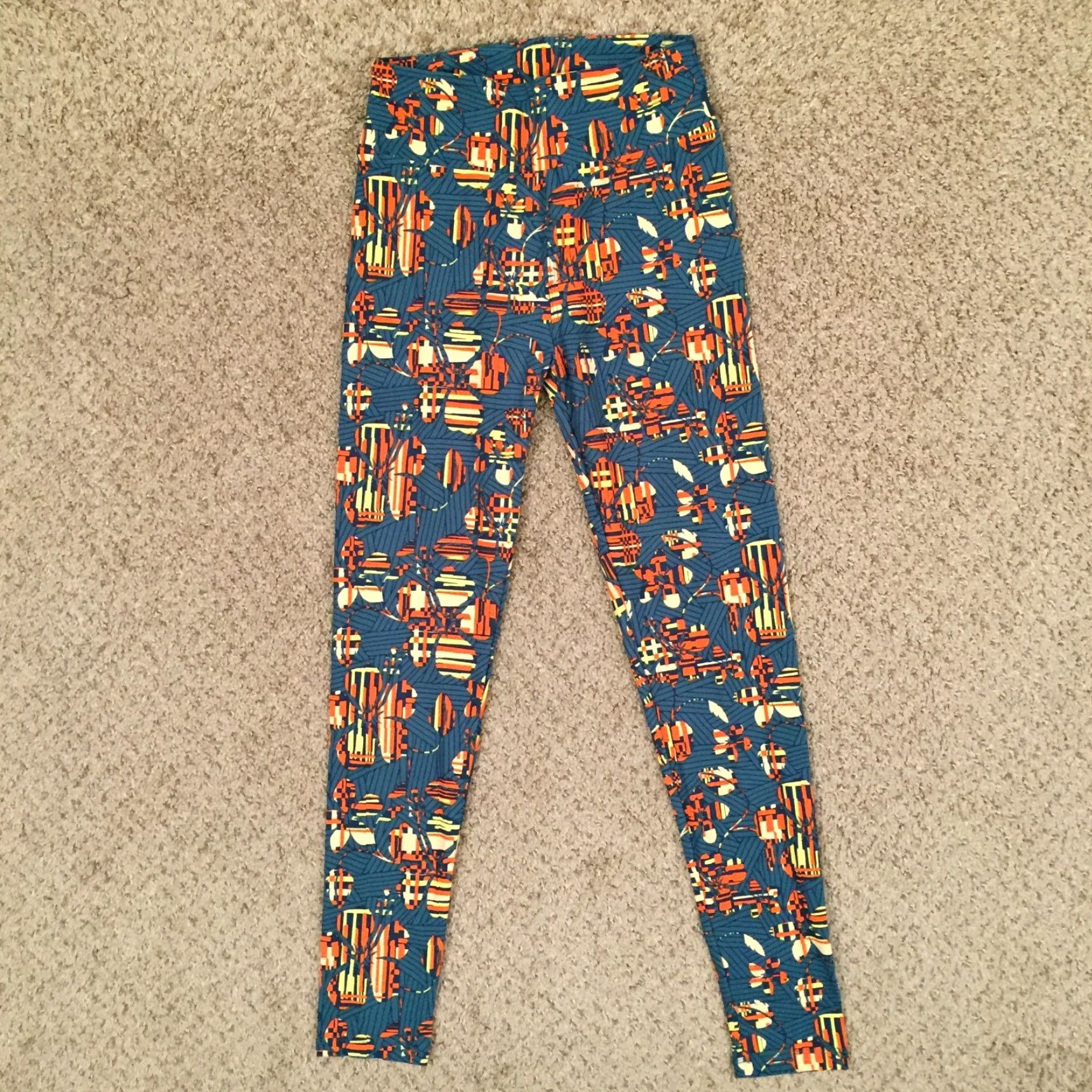 Vintage LuLaRoe Leggings One Size Green Floral NWOT Womens Regular Waist Elastic Jogger Casual Comfort Size 42" / US 20 - 2 Thumbnail