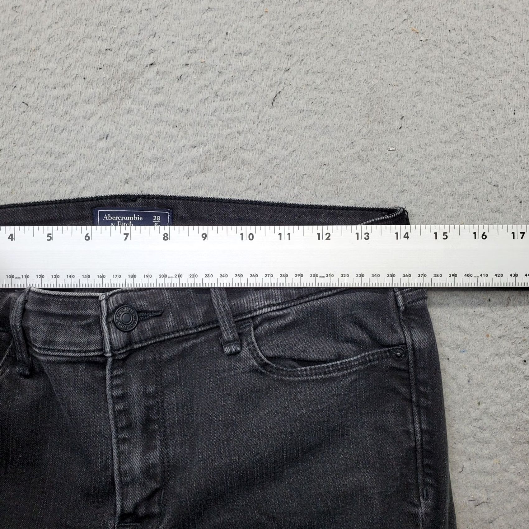 Abercrombie & Fitch Abercrombie & Fitch Skinny Jeans Womens 28 Black Cotton Distressed Frayed Hem Jeans Size 28" / US 6 / IT 42 - 6 Thumbnail