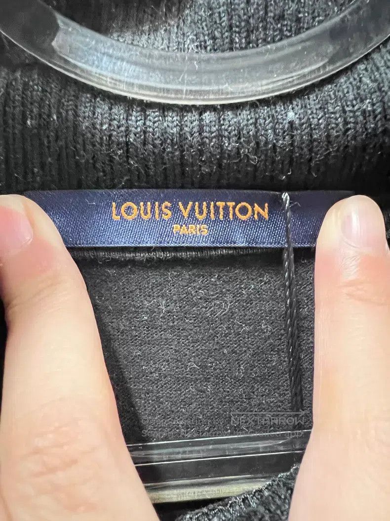 Louis Vuitton Louis Vuitton Letter-print turtleneck long-sleeve sweatshi Size US XL / EU 56 / 4 - 5 Thumbnail