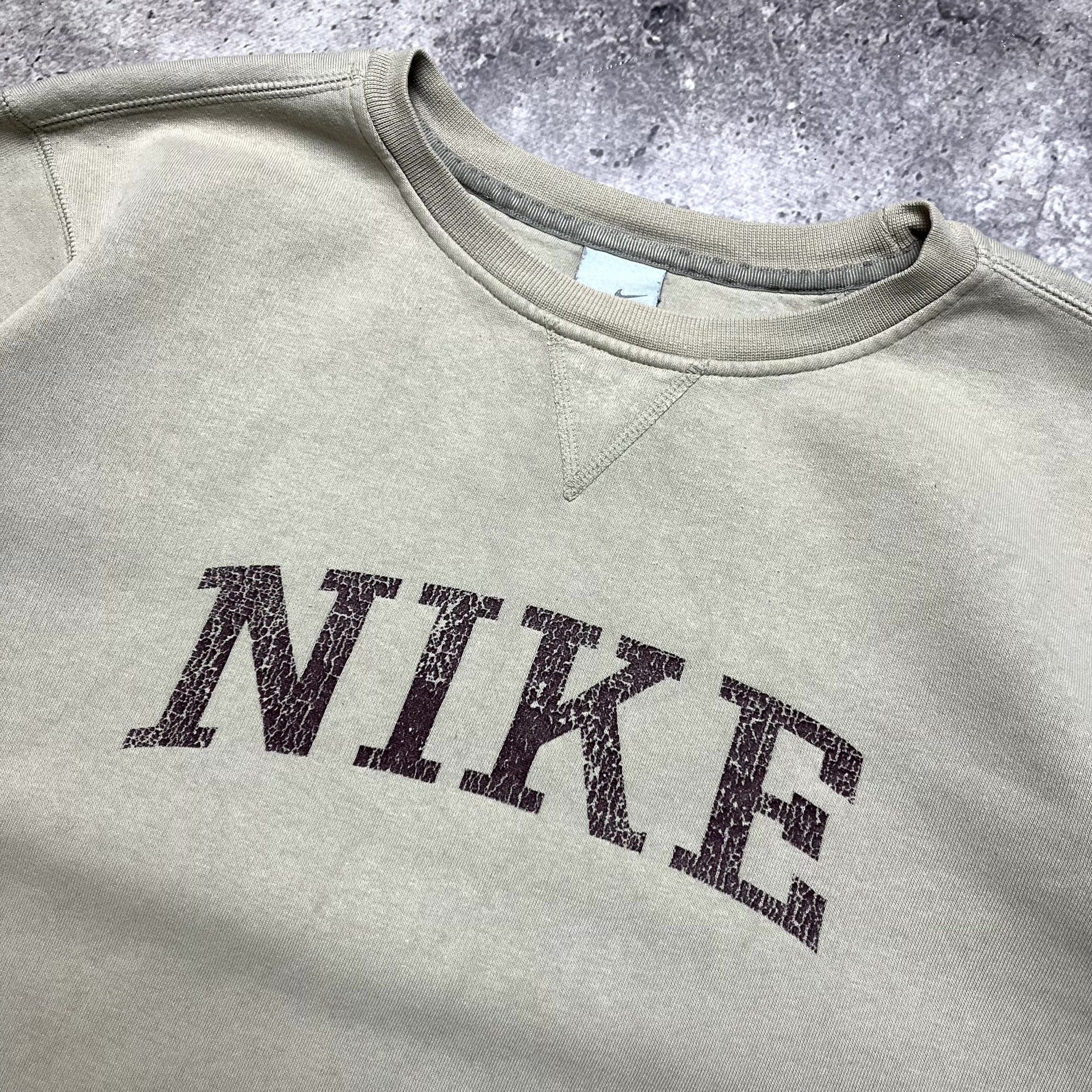 Nike Vintage Y2K Nike Beige Crewneck Sweatshirt Big Logo Size L Size US L / EU 52-54 / 3 - 5 Thumbnail