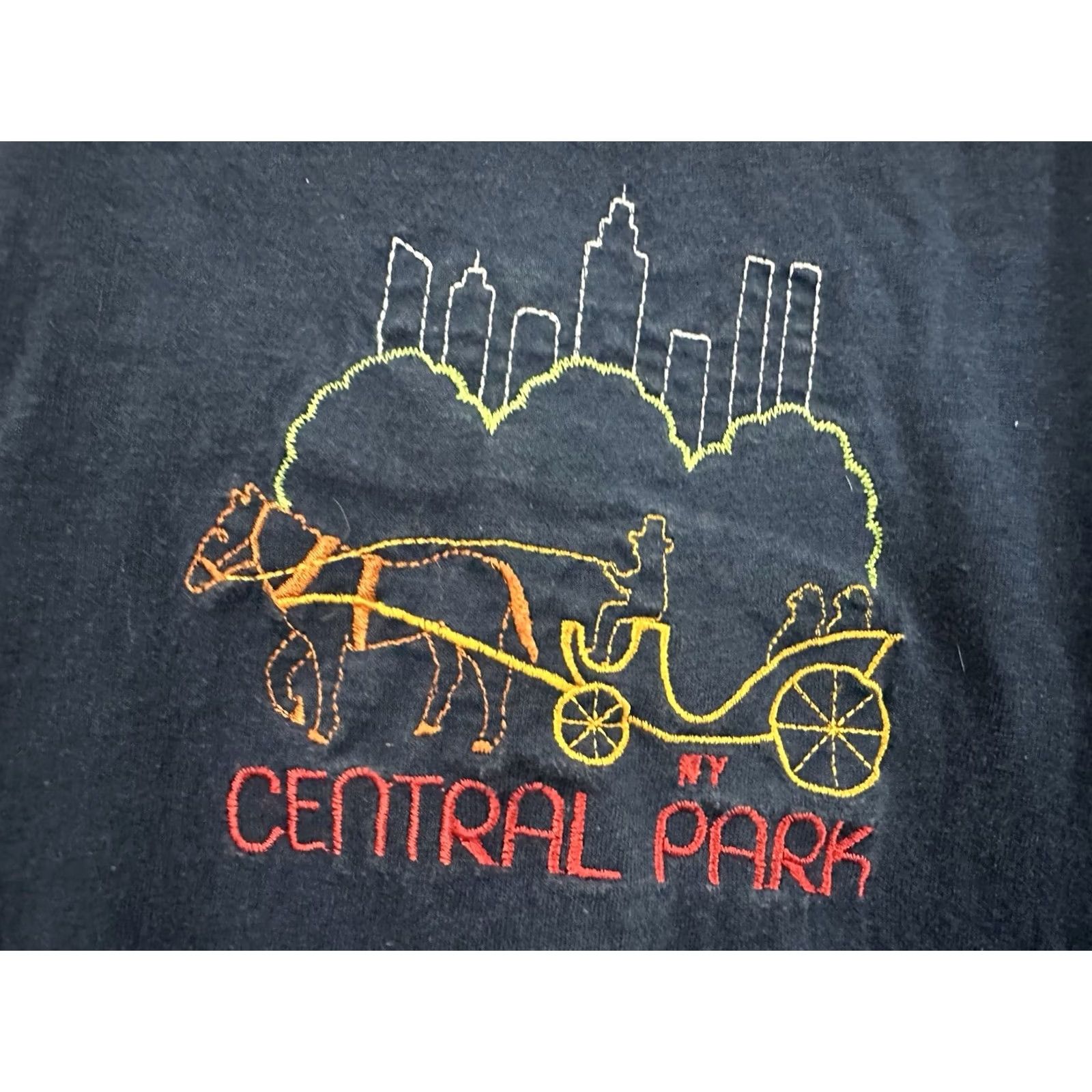 Vintage VTG 80s Central Park Embroidered Horse Carriage City Scape Paper Thin T-Shirt L Blue Mens Shirt Size US L / EU 52-54 / 3 - 4 Thumbnail