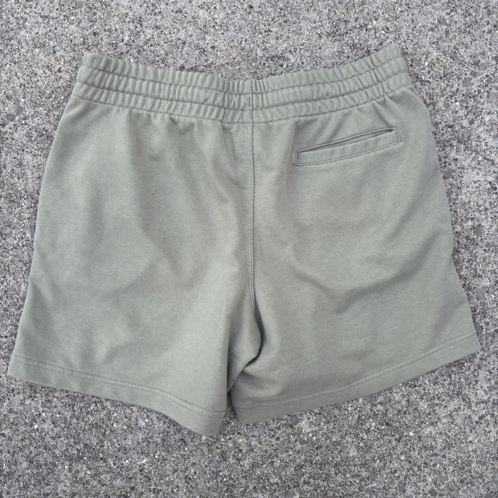 New Balance New Balance Olive Green Shorts Size US 32 / EU 48 - 3 Thumbnail