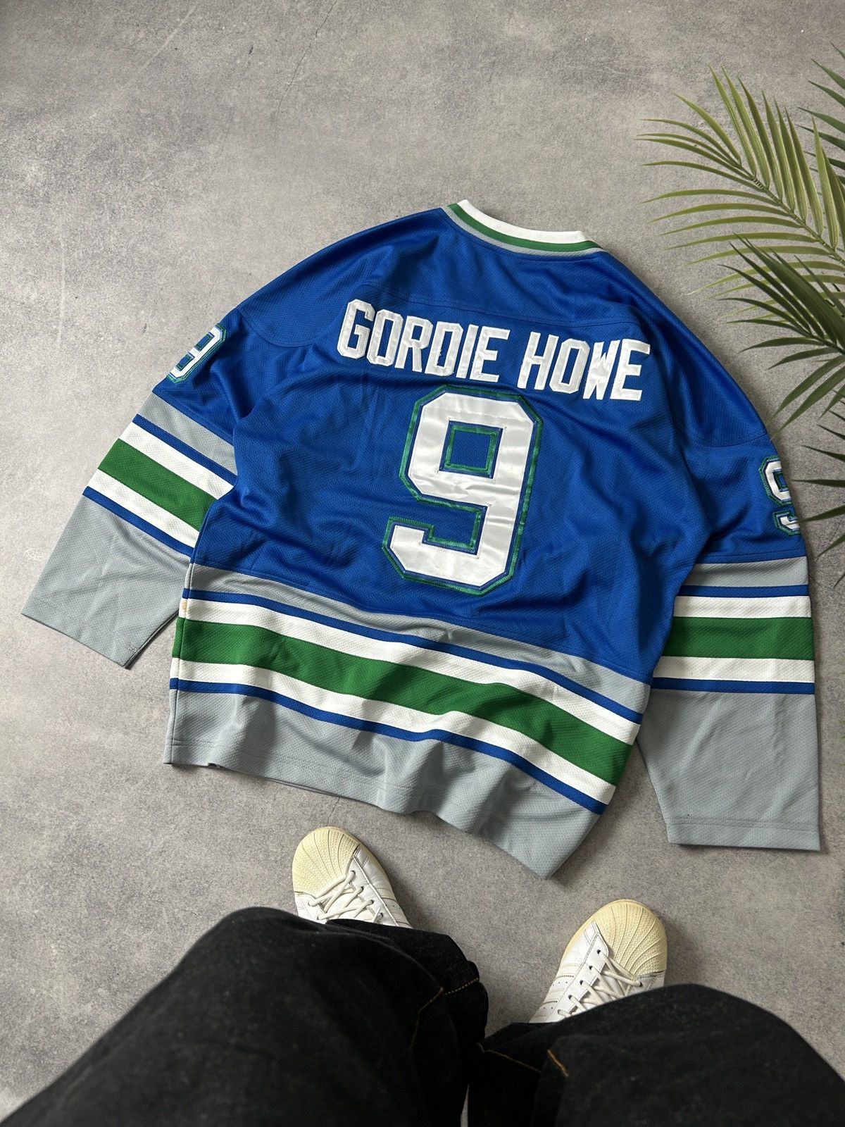 Ccm Vintage Hartford Whalers jersey mens Gordie Howe 9 Size US L / EU 52-54 / 3 - 2 Thumbnail