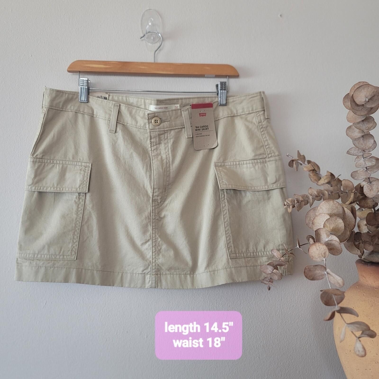 Levi's Levi’s '94 Cargo Mini Skirt in Safari Tan Sz 32 New Cotton Size 40" / US 18 - 3 Thumbnail