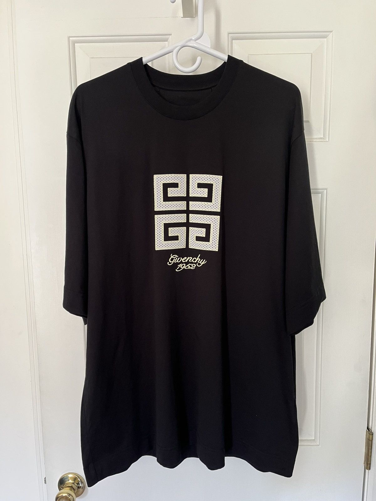 Givenchy Givenchy Naked Woman Oversized T-shirt size XXS (L) | Grailed