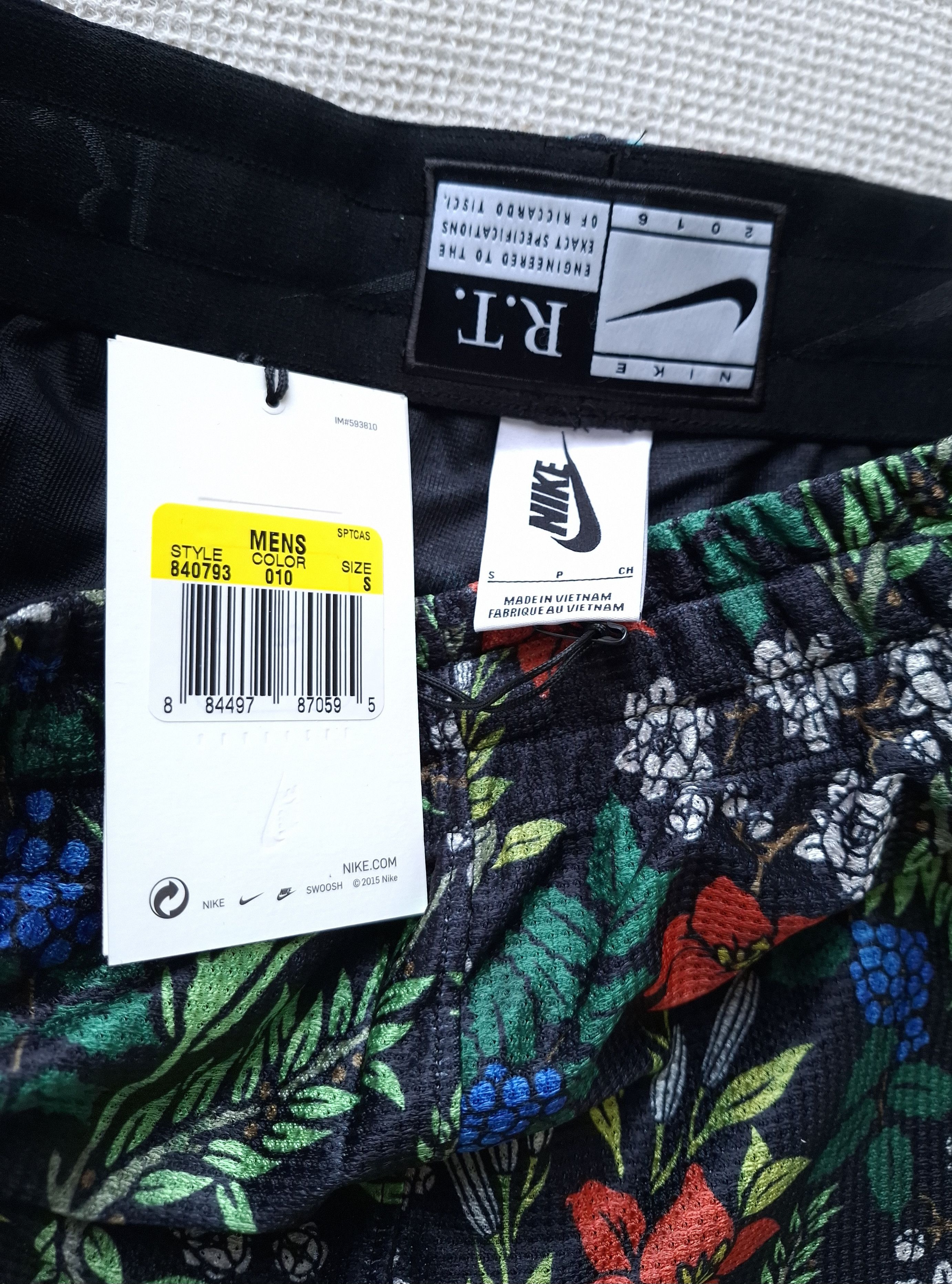 Nike × Riccardo Tisci Nikelab x Riccardo Tisci Kaleidoscope Print Shorts S Size US 30 / EU 46 - 5 Thumbnail
