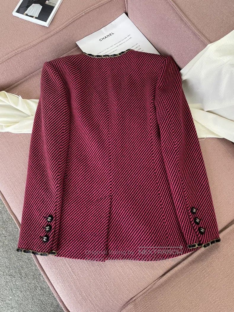 Chanel Chanel 20A red beaded rolled tweed jacket Size XS / US 0-2 / IT 36-38 - 2 Thumbnail